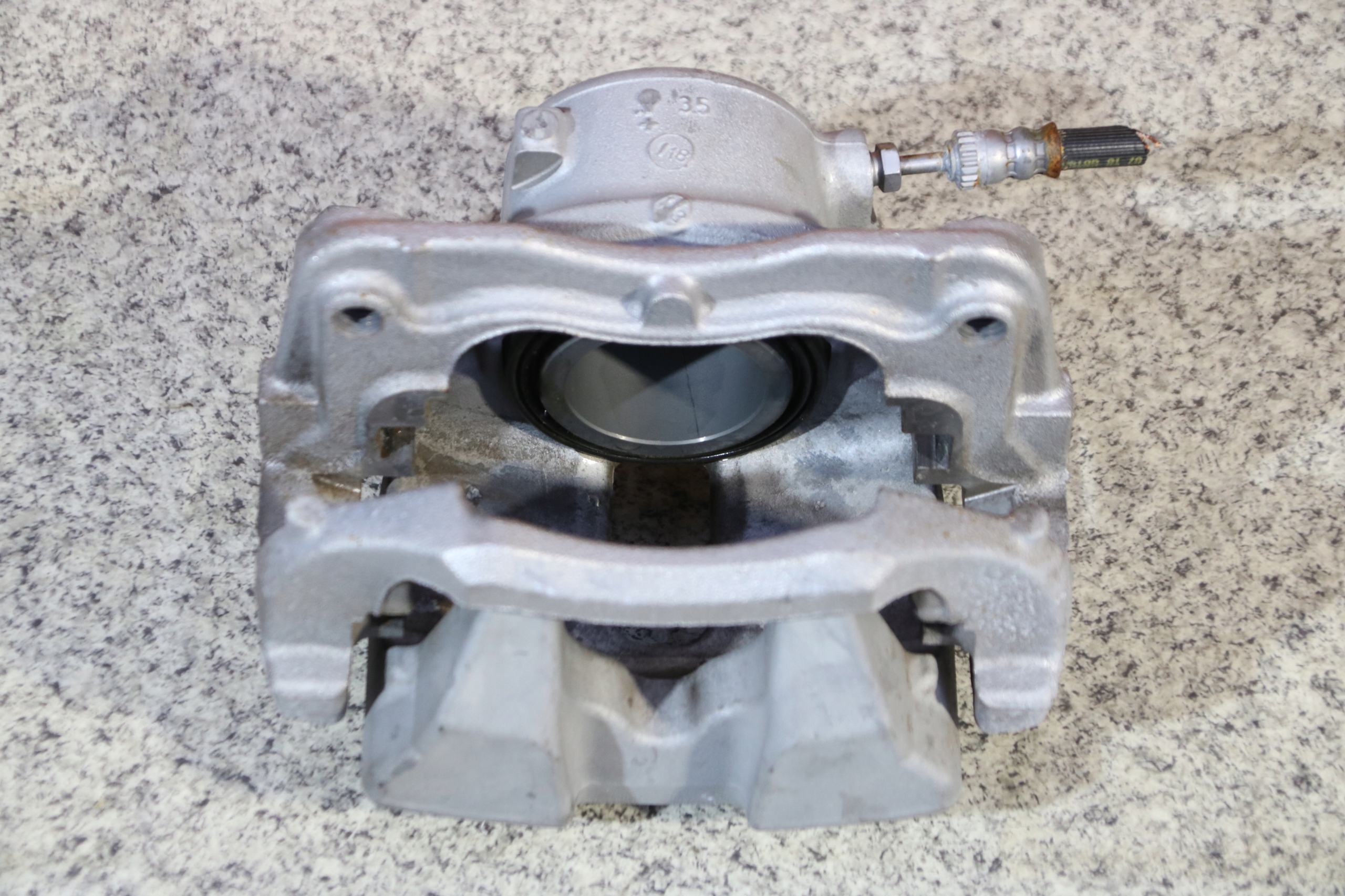 BMW X3 G01 caliper brake left front front 60/24/330 9 km !!!