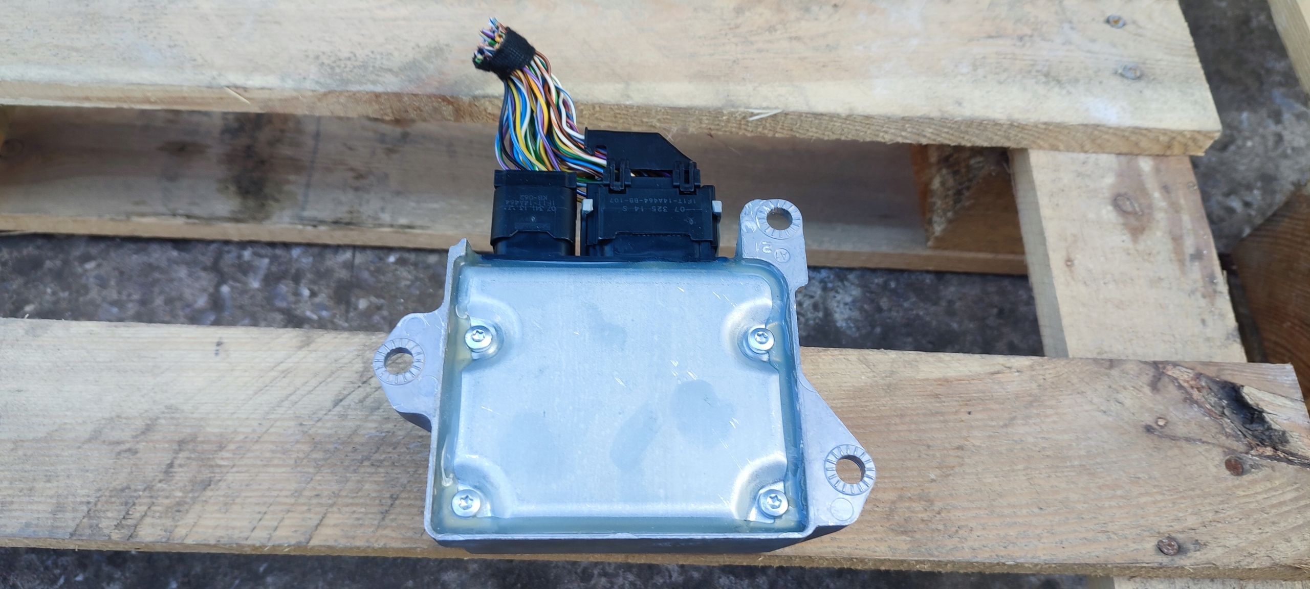 JAGUAR XF SENSOR Airbag Module 8X23-14D374-AE