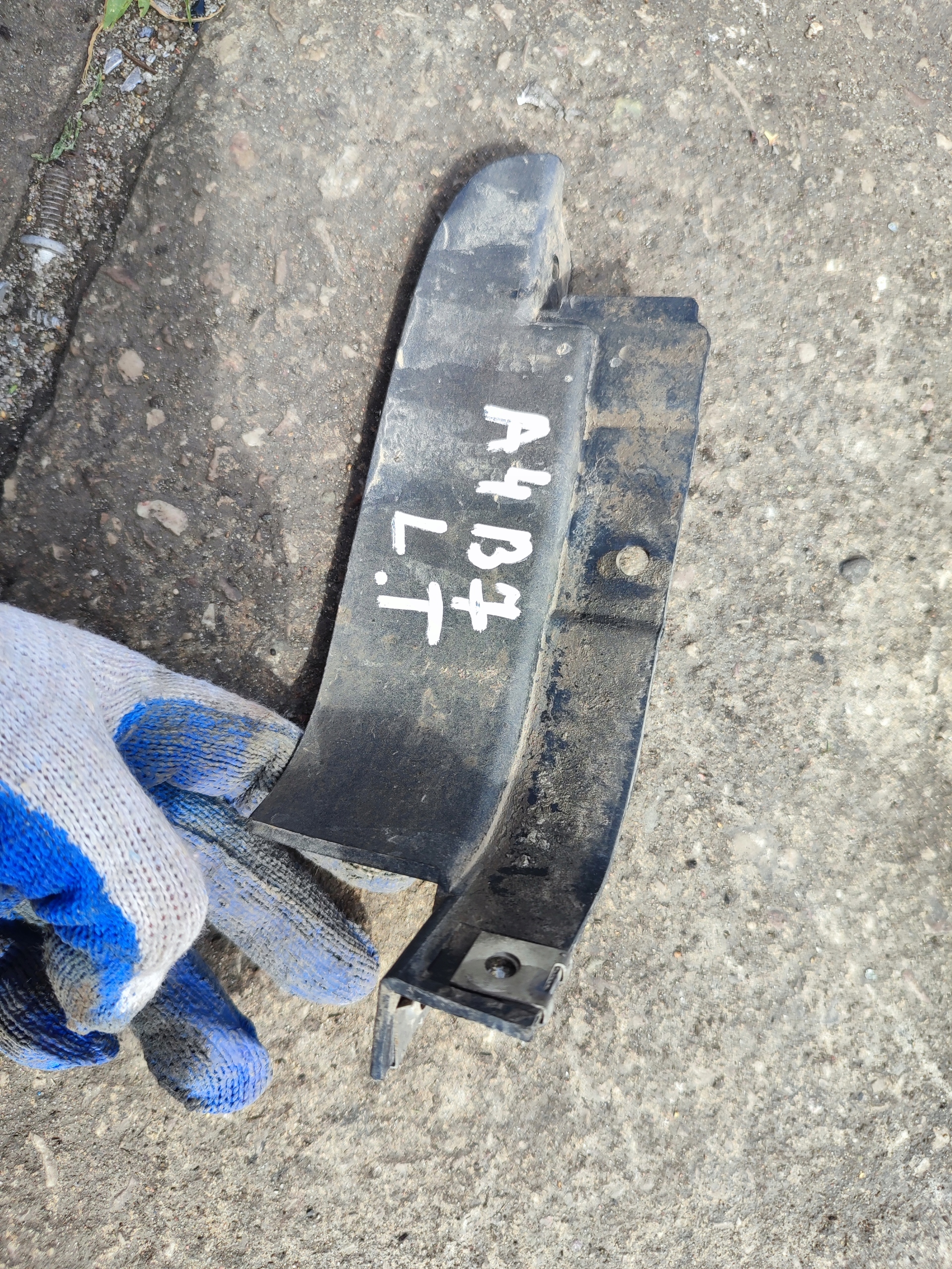 mudguard flap NADKOLA left rear part AUDI A4 B7 8E0853833