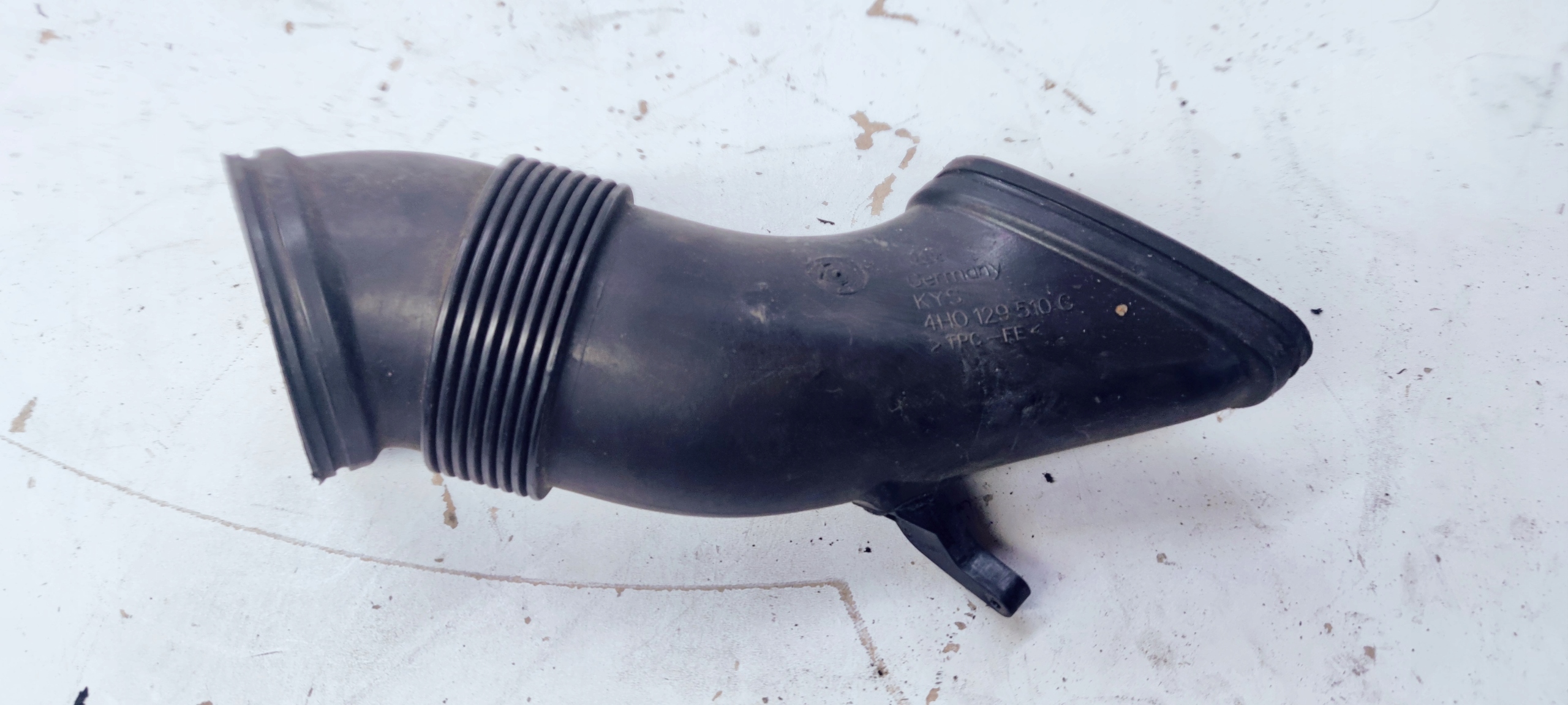 intake air hose AUDI A8 D4 4.2 FSI 4H0129510C
