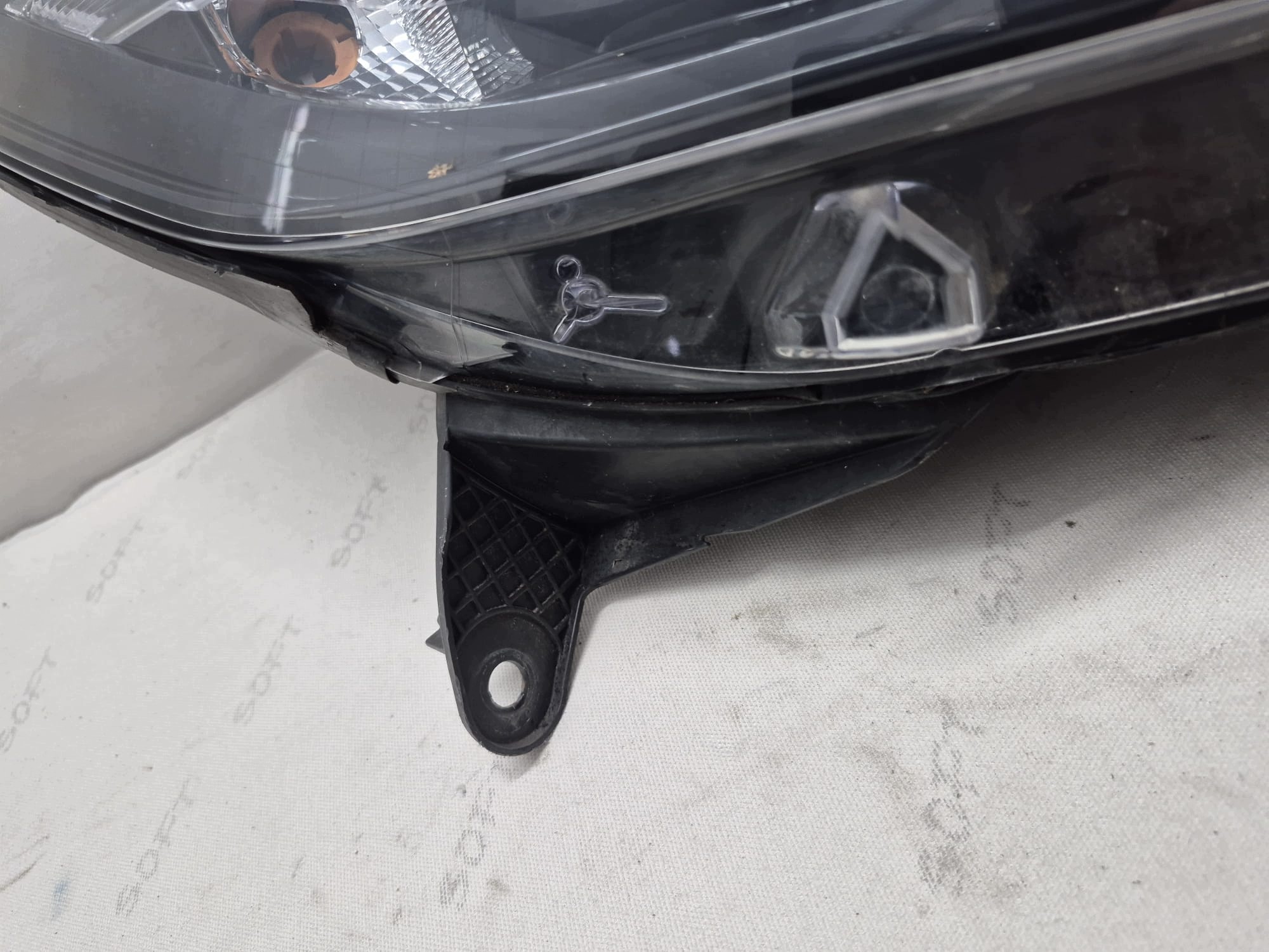 RENAULT CAPTUR and 13- light right front front lens