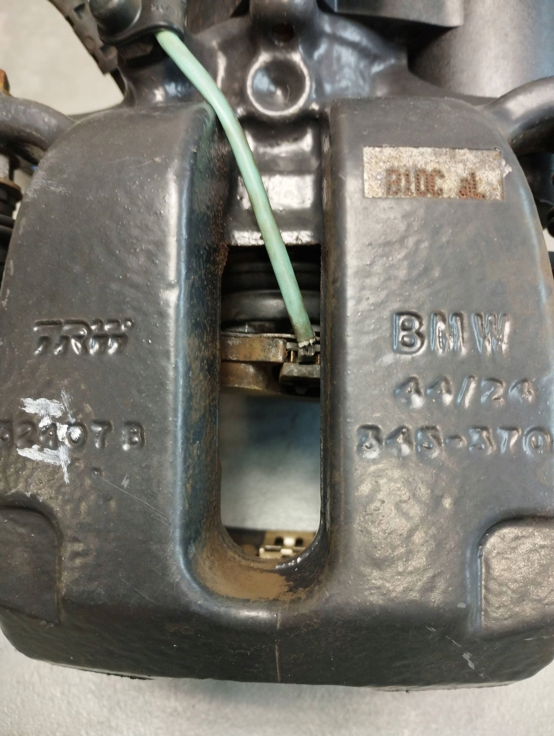 BMW 7 G11 750i caliper right rear part 52407B