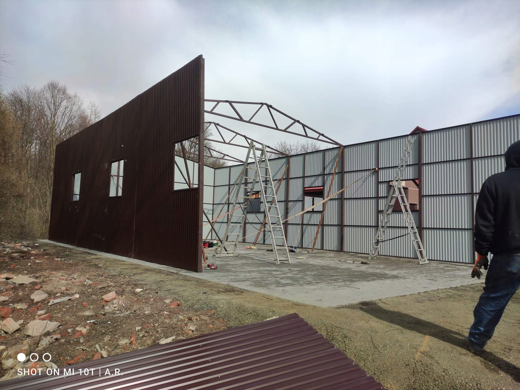 GARAŻE BLASZANE HALA BLASZANA GARAŻ BLASZANY 9x18 Szerokość 9 m