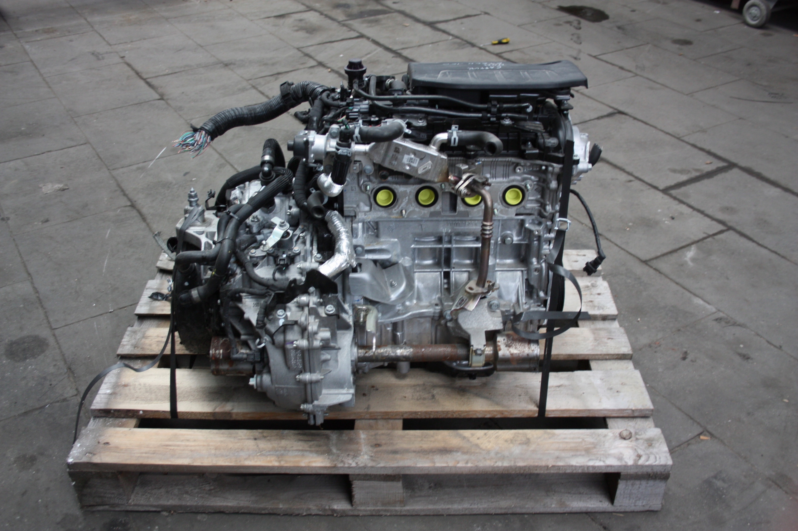 Двигатель коробка 1.6 E-TECH H4MC632 renault CLIO V