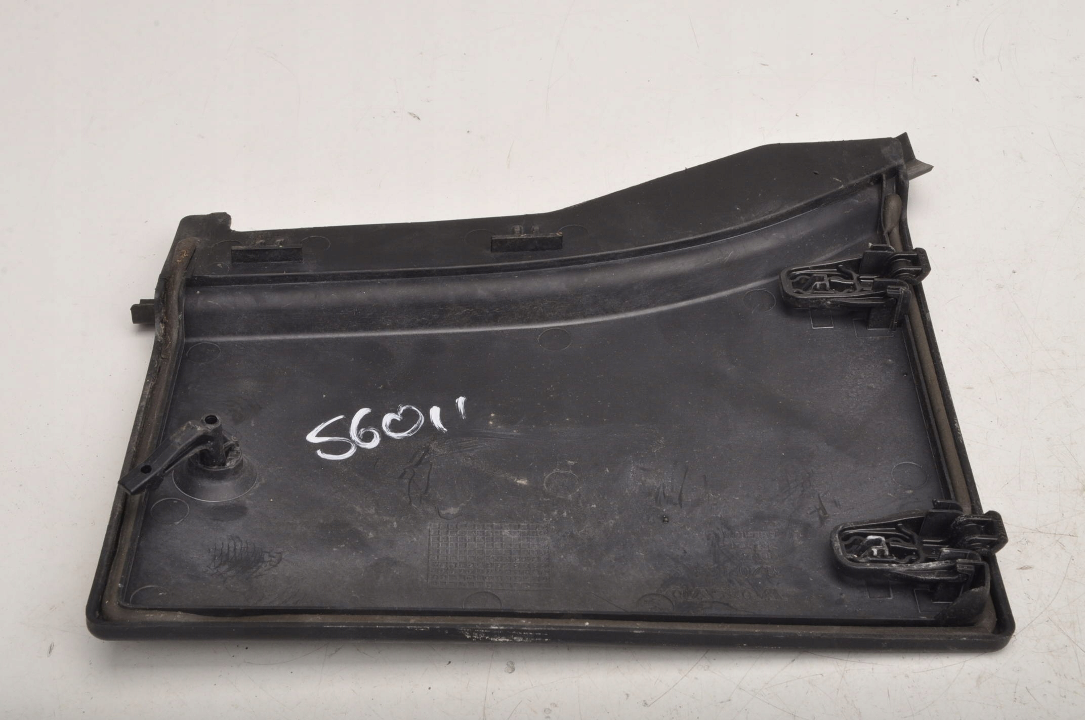 VOLVO S60 II V60 POKRYWA DEKIEL AKUMULATORA 31202084 Producent części Volvo