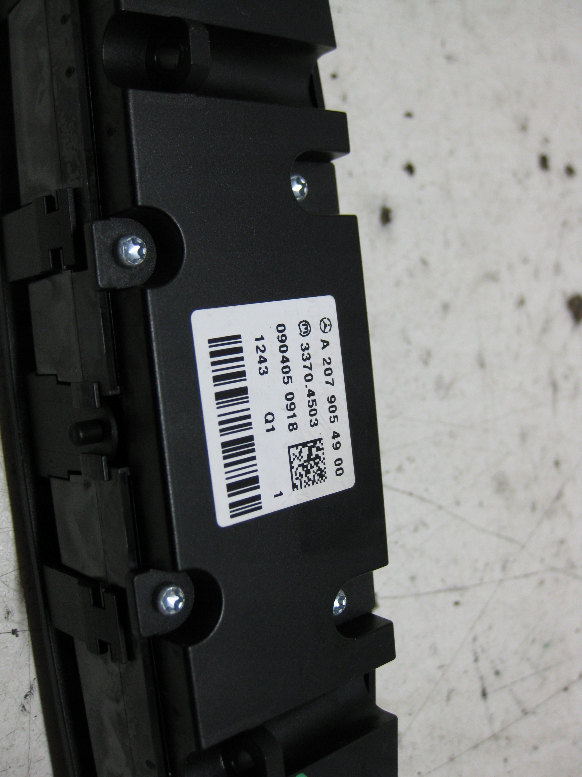 MERCEDES W207 3.0 CDI 11R PANEL switch GRZANIA seats A2079054900