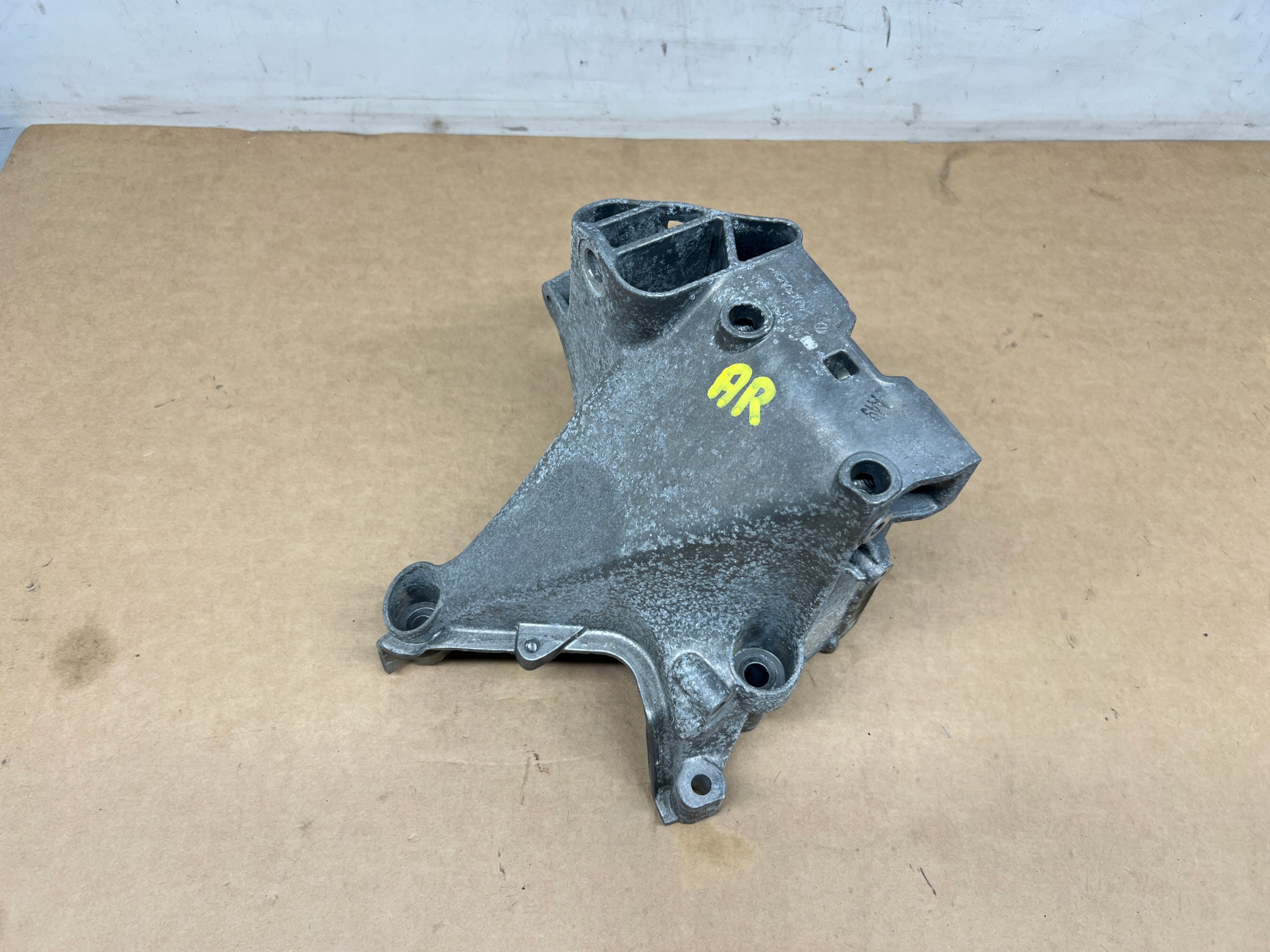 Seat Arona 1.0 TSI engine mount 04C199207AE