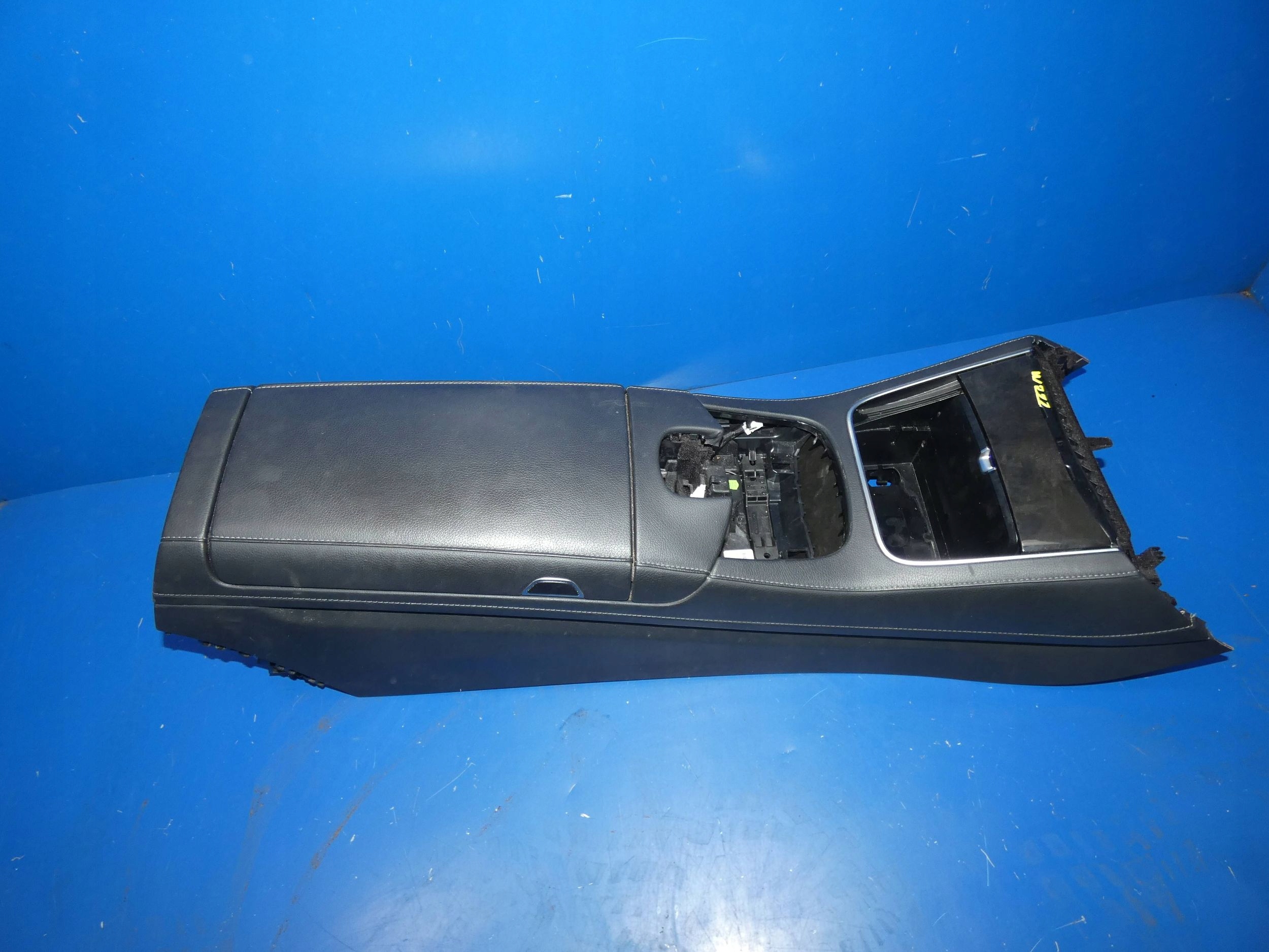 MERCEDES S KLASA W222 TUNEL central passenger compartment armrest