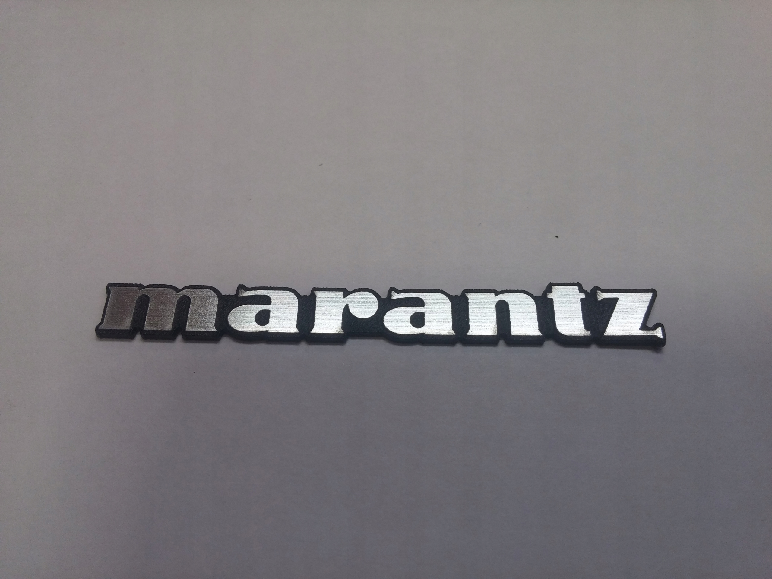 

Marantz naklejka emblemat 32 x 4 mm *srebrna