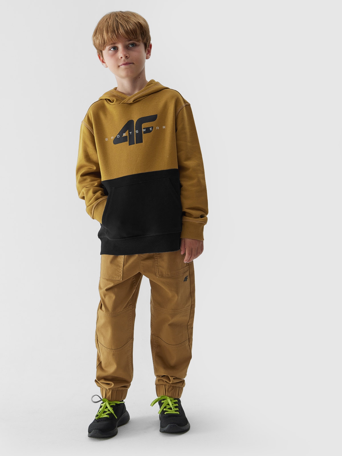 4F BLUZA CHŁOPIĘCA DRESOWA SPORTOWA Z KAPTUREM Wiek dziecka 8 lat +