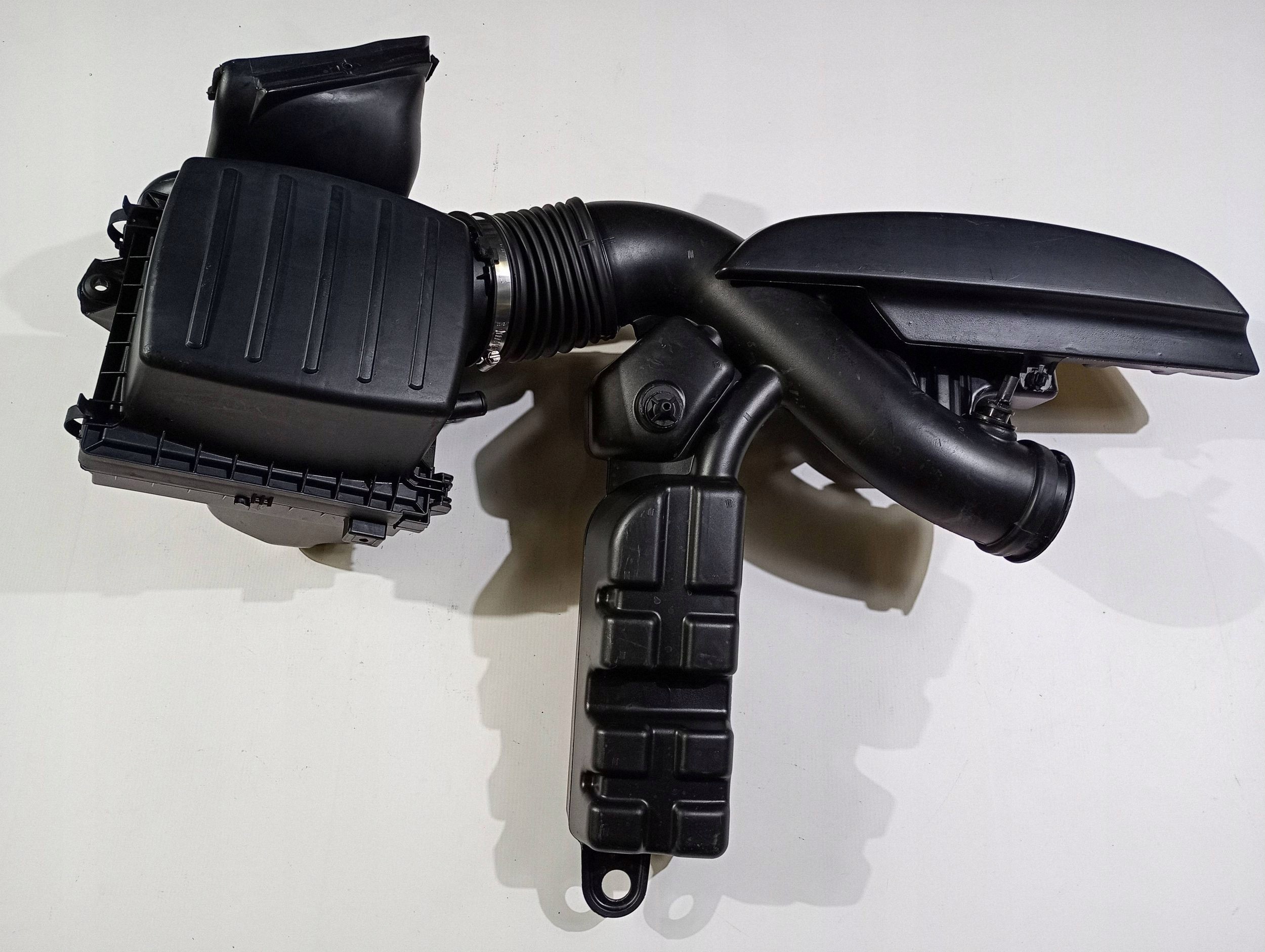 air filter housing tube intake rezonator pipe Dodge Durango 3.6 2014