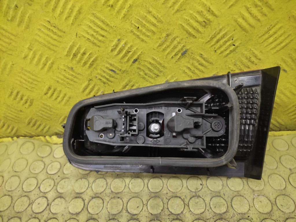 RENAULT LAGUNA II light left rear part to the bonnet