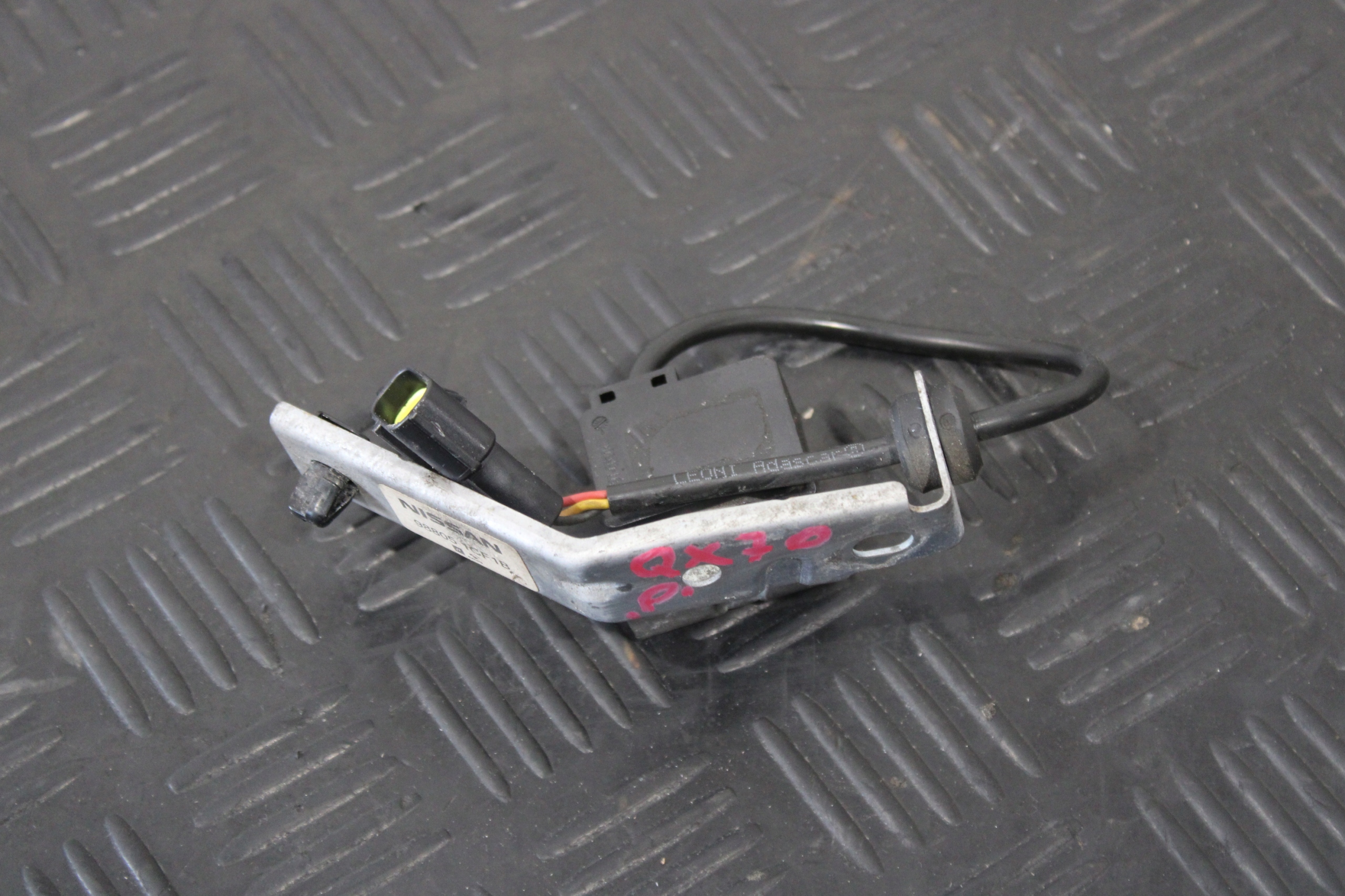 sensor POZIOMOWANIA springing right INFINITI QX70 98805-1CF1B