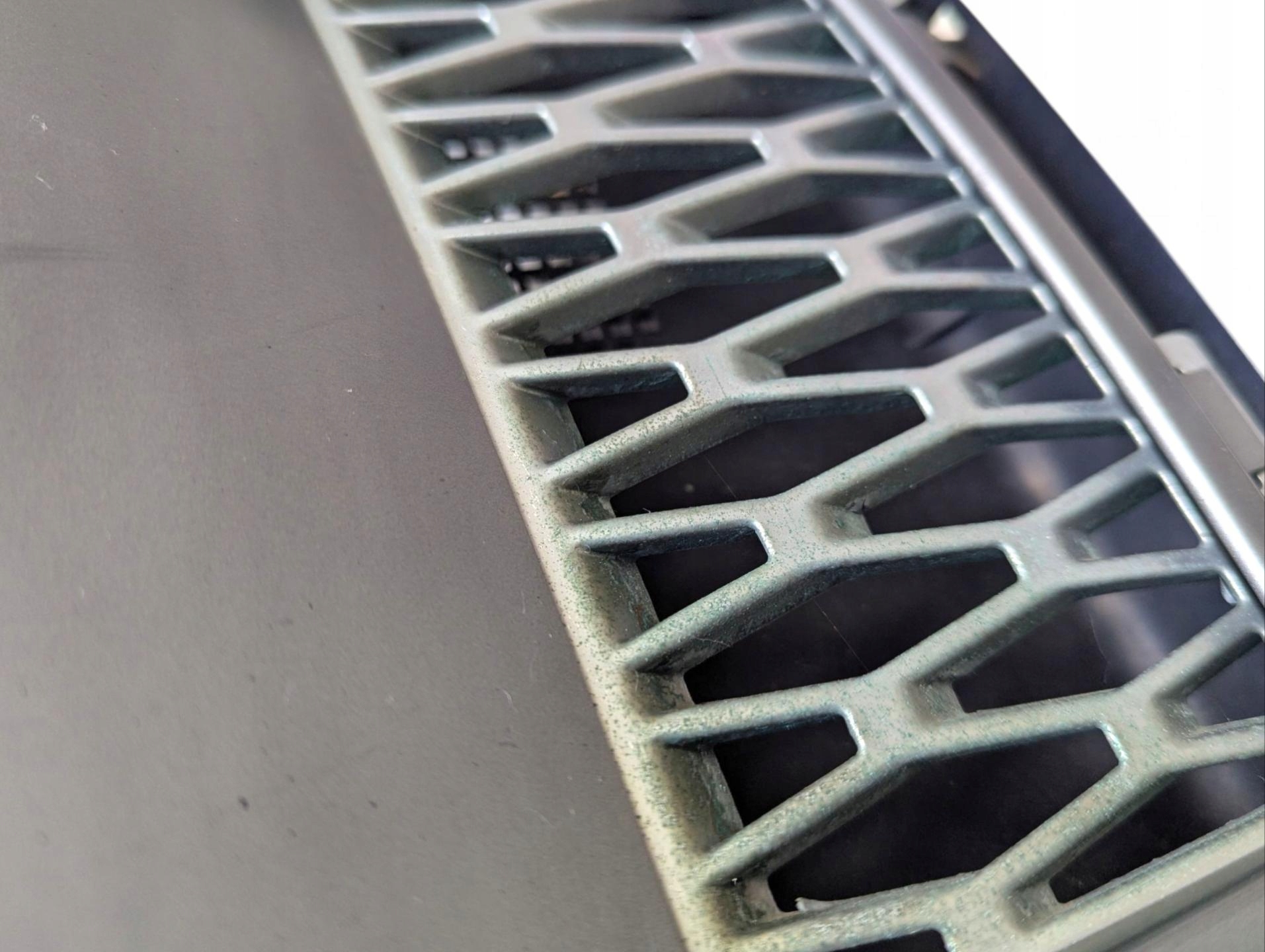 lišta blatníku předek levá strana Land Rover Range Rover 3 facelift 2008