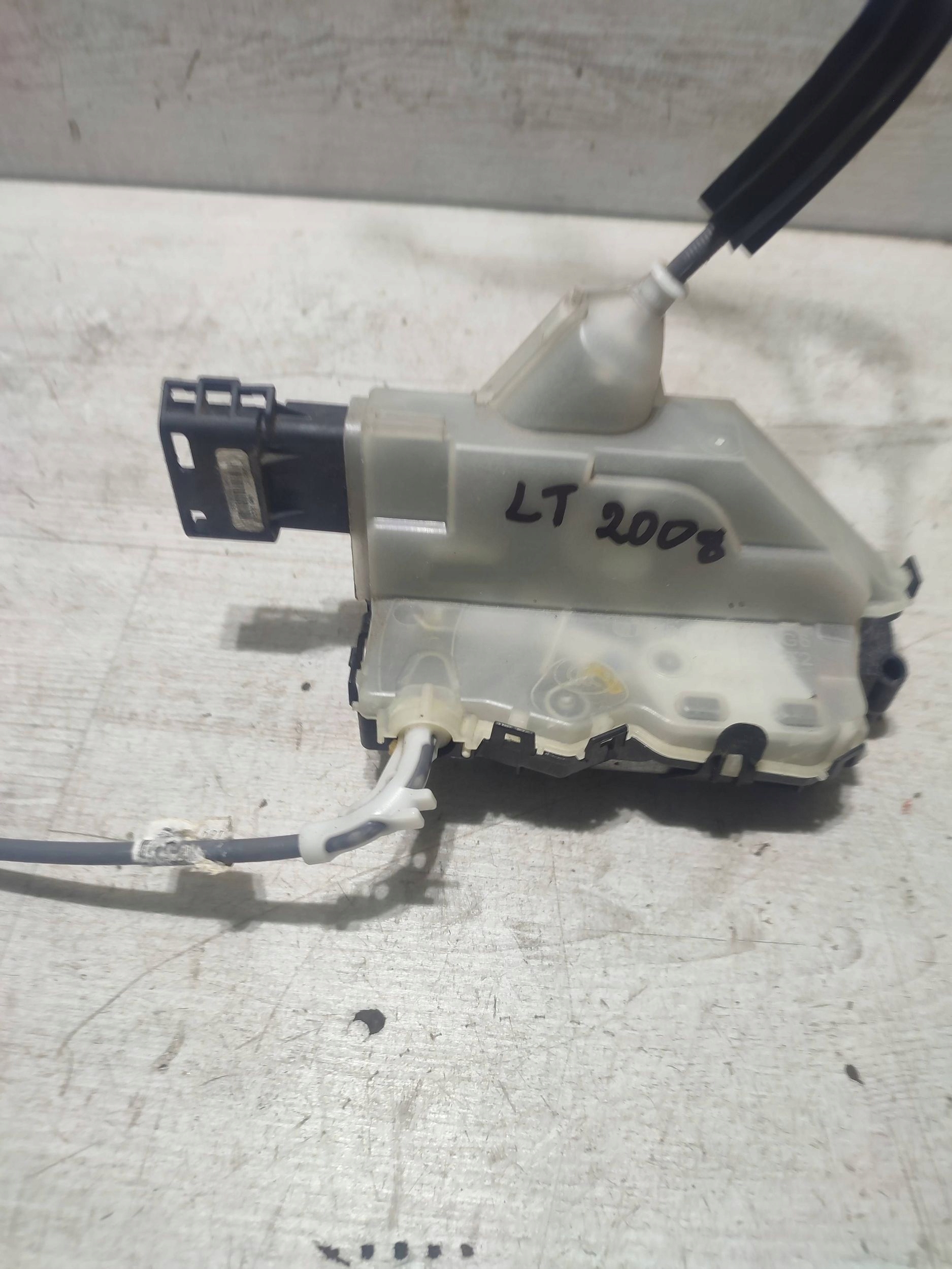 Peugeot 2008 II 2020 rear part side left lock door tylnych