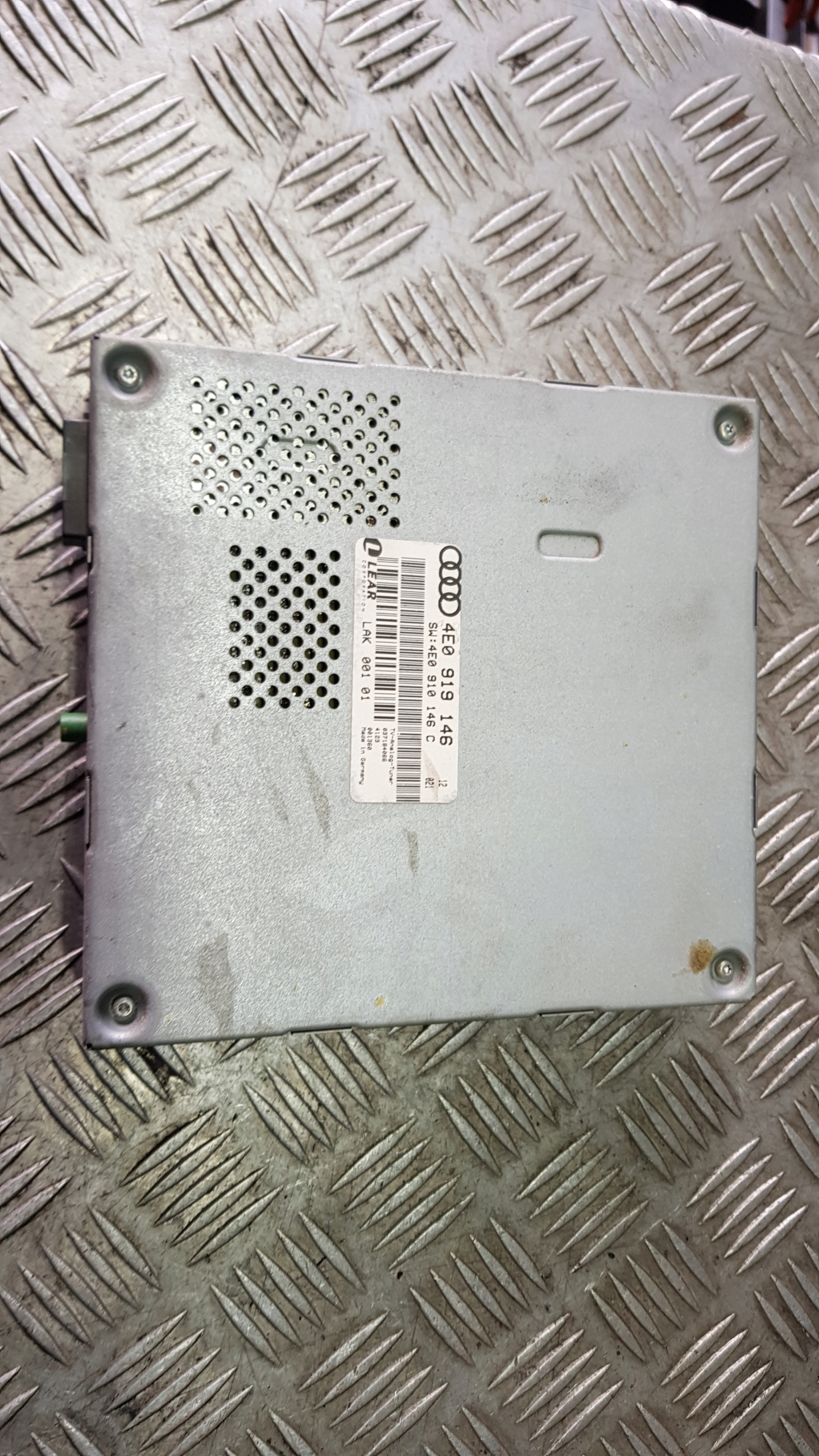 AUDI A8 D3 TUNER RADIA TV 4e0919146