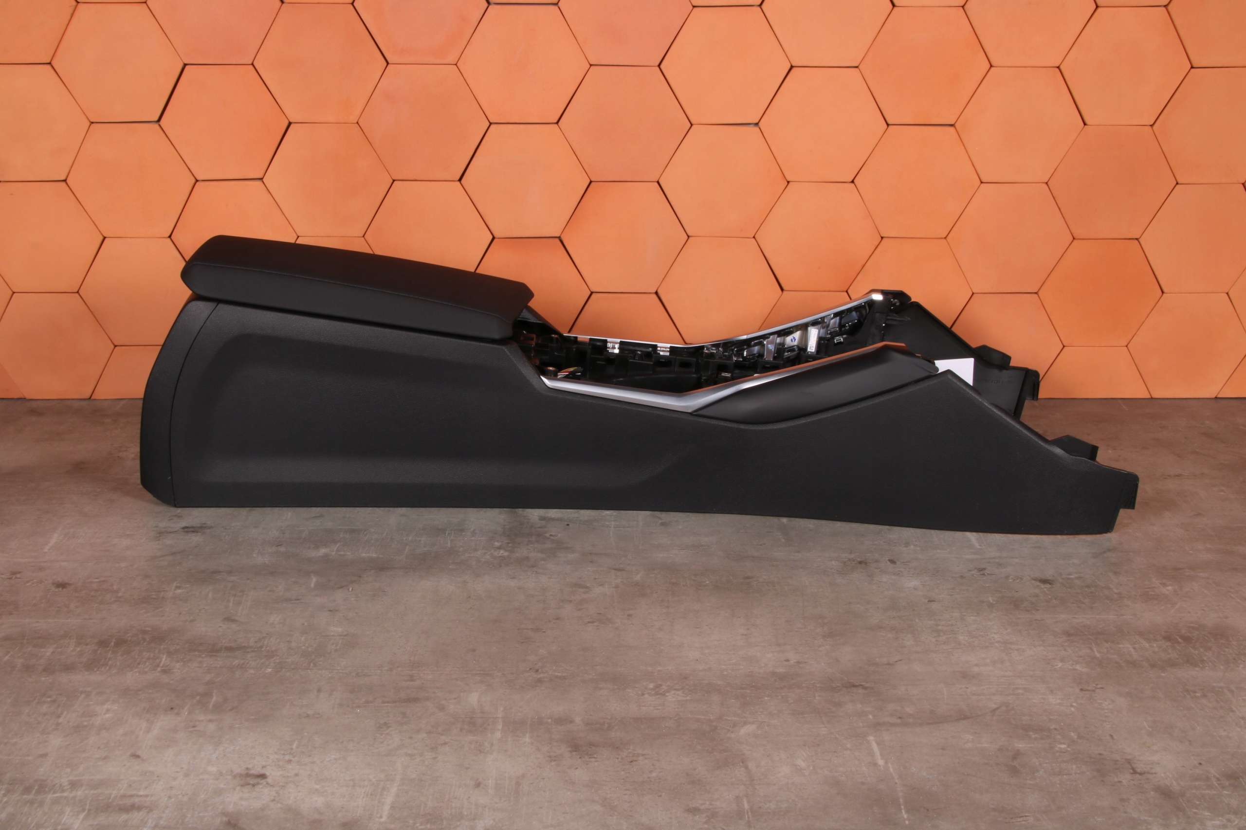 BMW G20 G21 G22 G23 TUNEL central armrest black