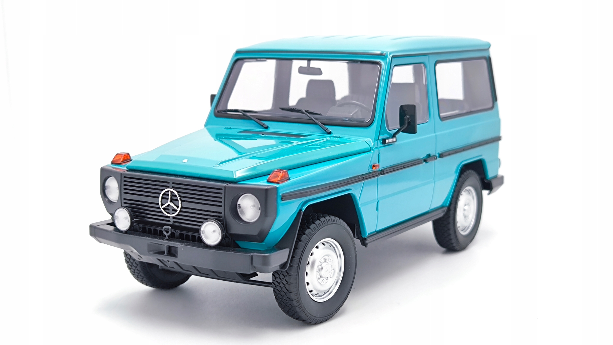 Mercedes Benz G-class (W460) Swb Tyrkysová 1:18 Minichamps 155038001