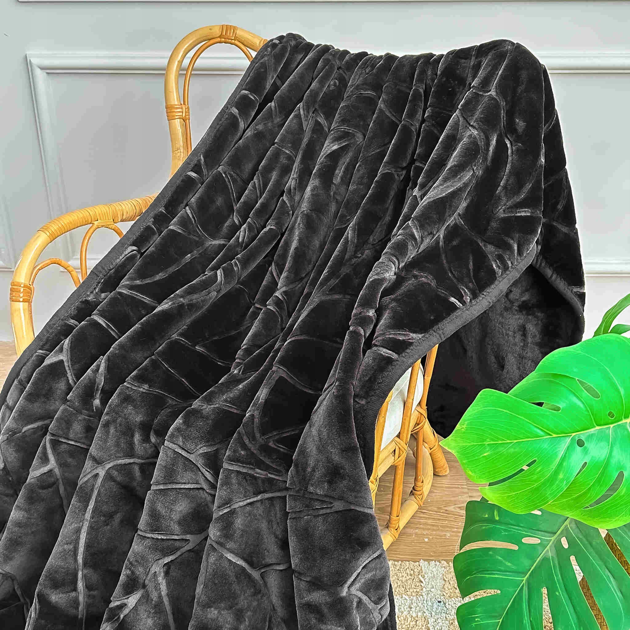 Akrylová deka 200x220 Liv černé listy, lisovaný přehoz