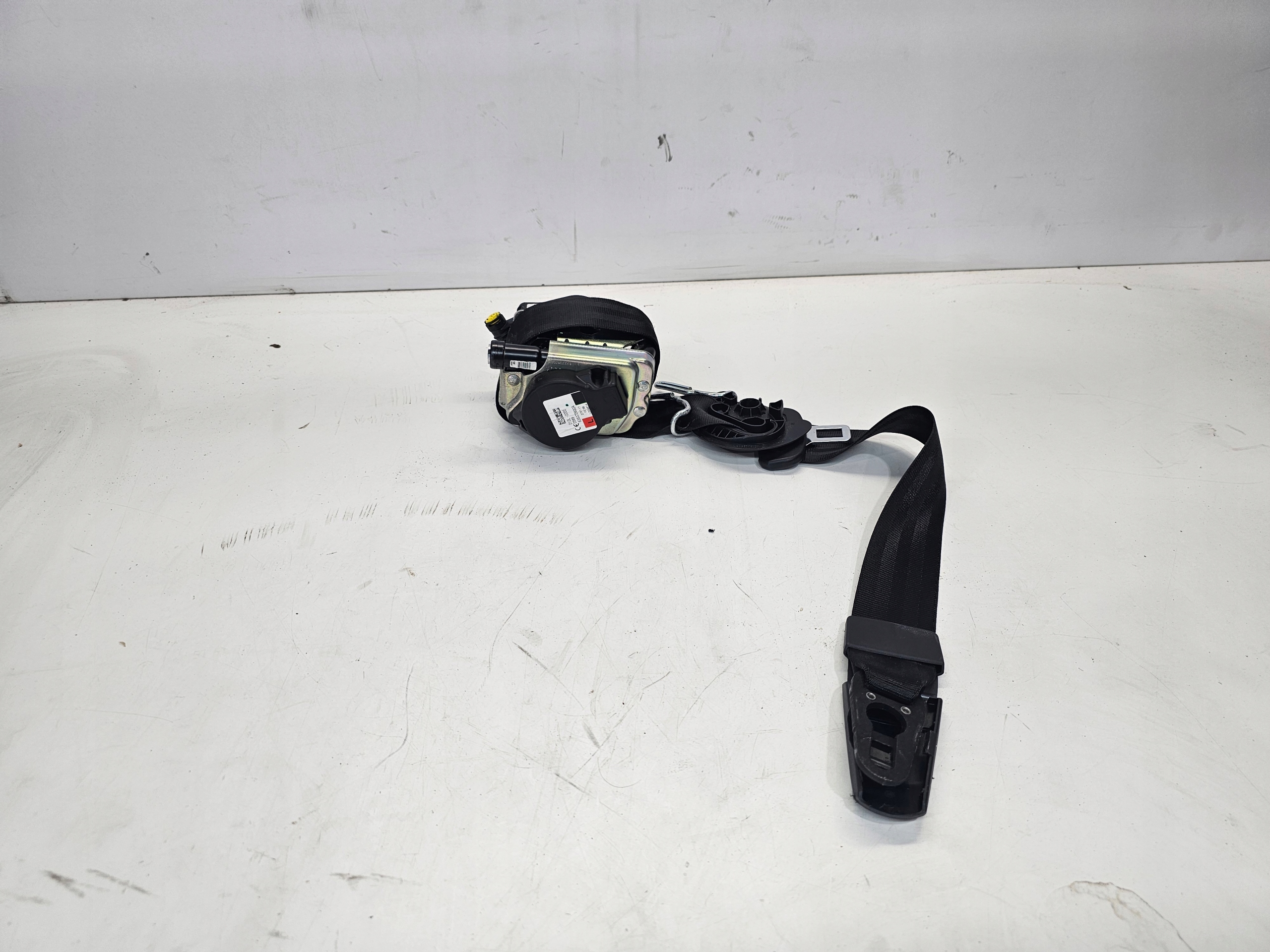 tension belt left front AUDI A4 B9 8W0857705 original !!