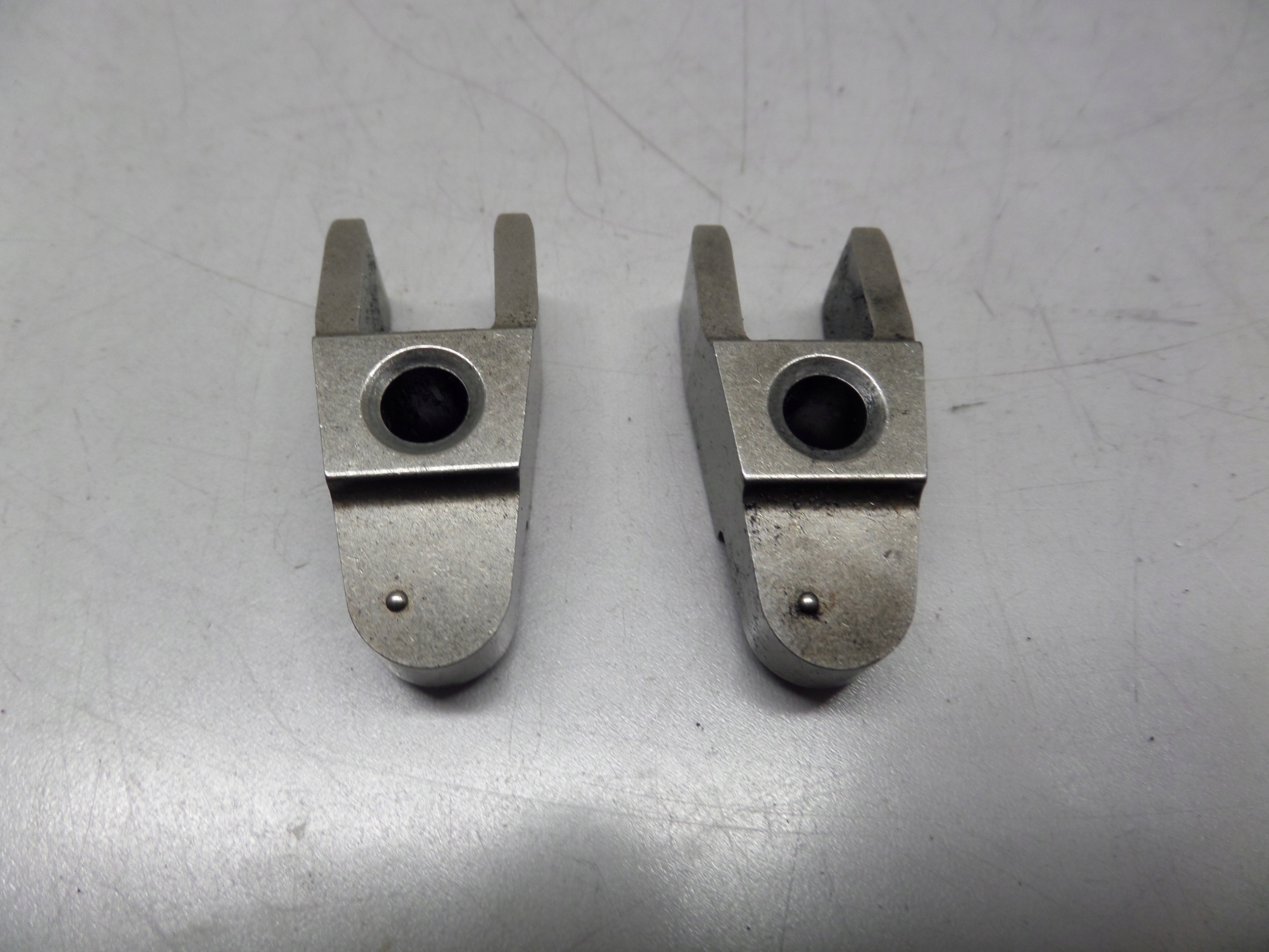 MERCEDES W210 E-KLASA ŁAPKA STOPKA WTRYSKU 2.2 CDI