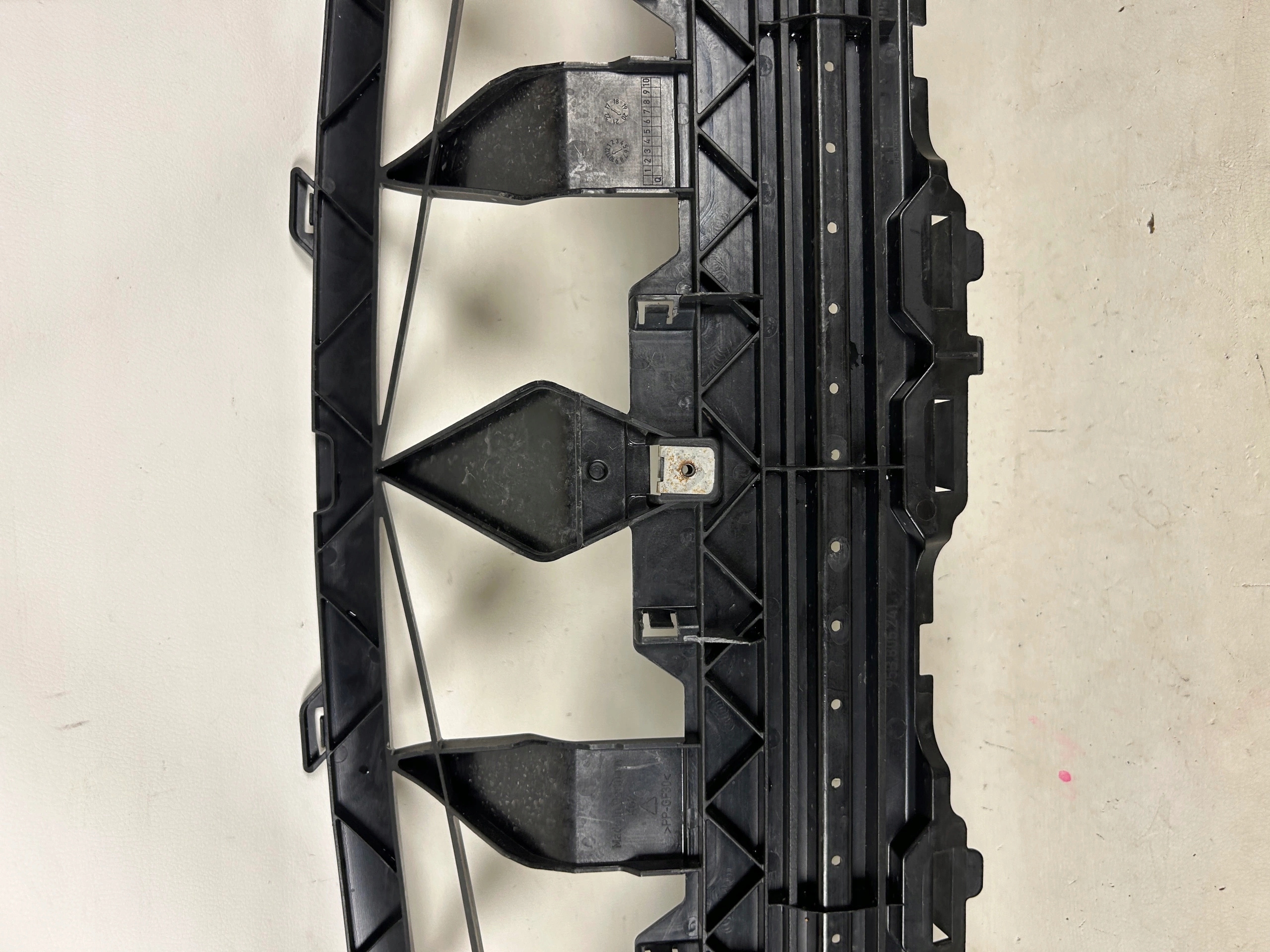 PORSCHE MACAN 95B pillar lower of a bumper wall support 95B805241B