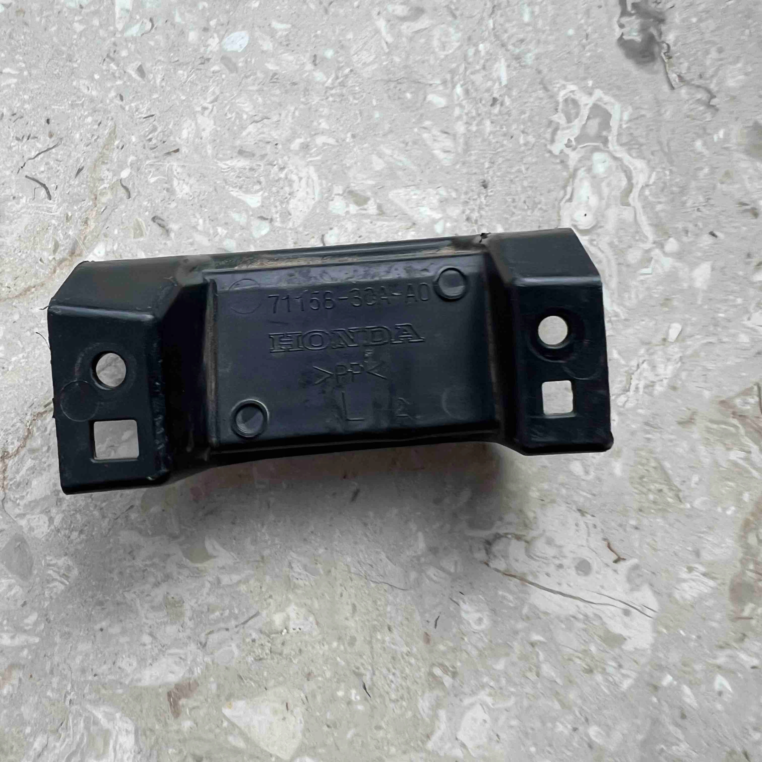 Honda Accord 2023 -> holder left front 71158-30A-A0