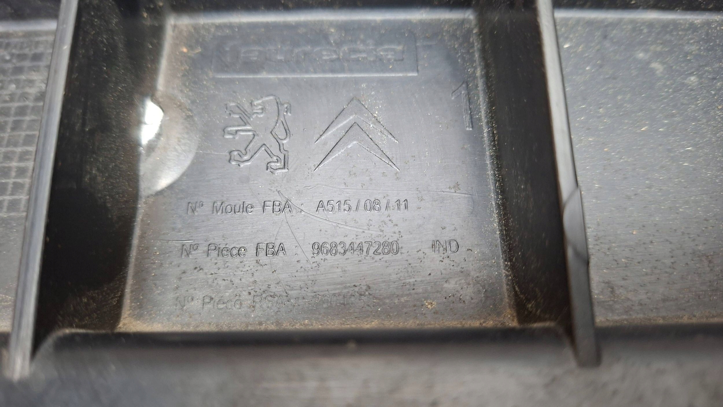 Blende Abdeckung abdeckung unter Stoßstange 9683447280 CITROEN C3 II DS3 2009