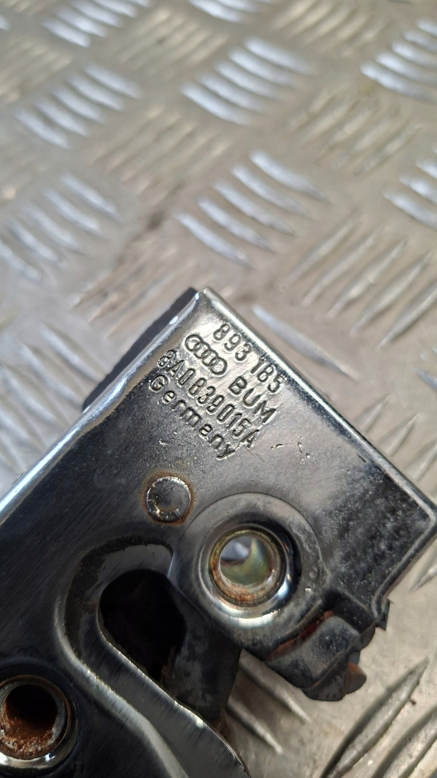 lock door left rear part AUDI 80 B4