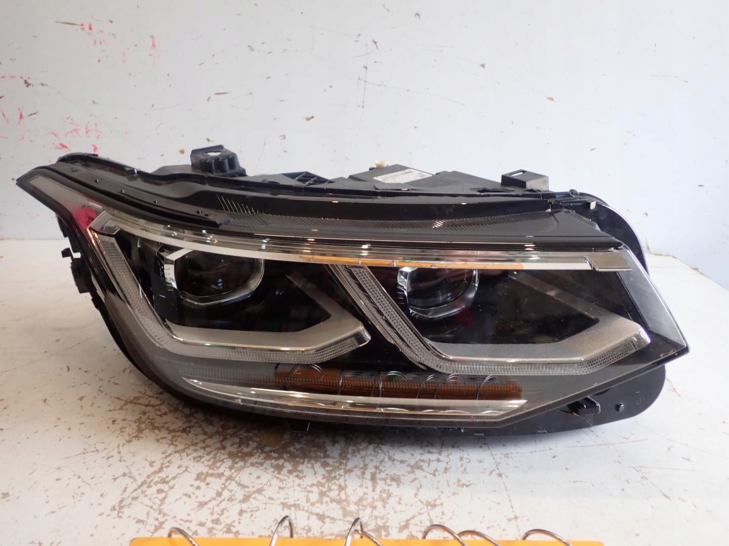 light front right VW TIGUAN II LIFT 2020
