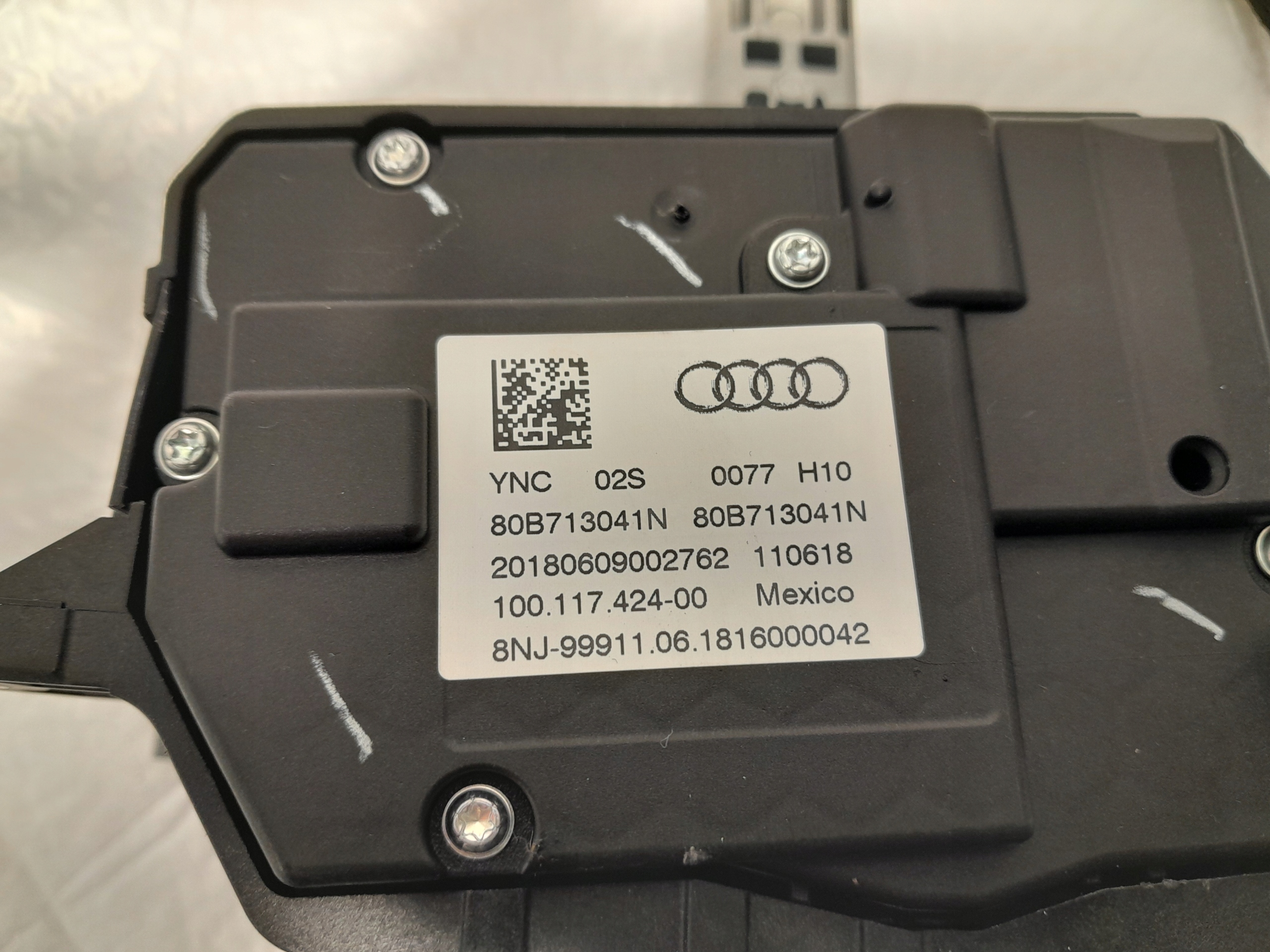 AUDI Q5 80A trim changes of the gear 80B713041N
