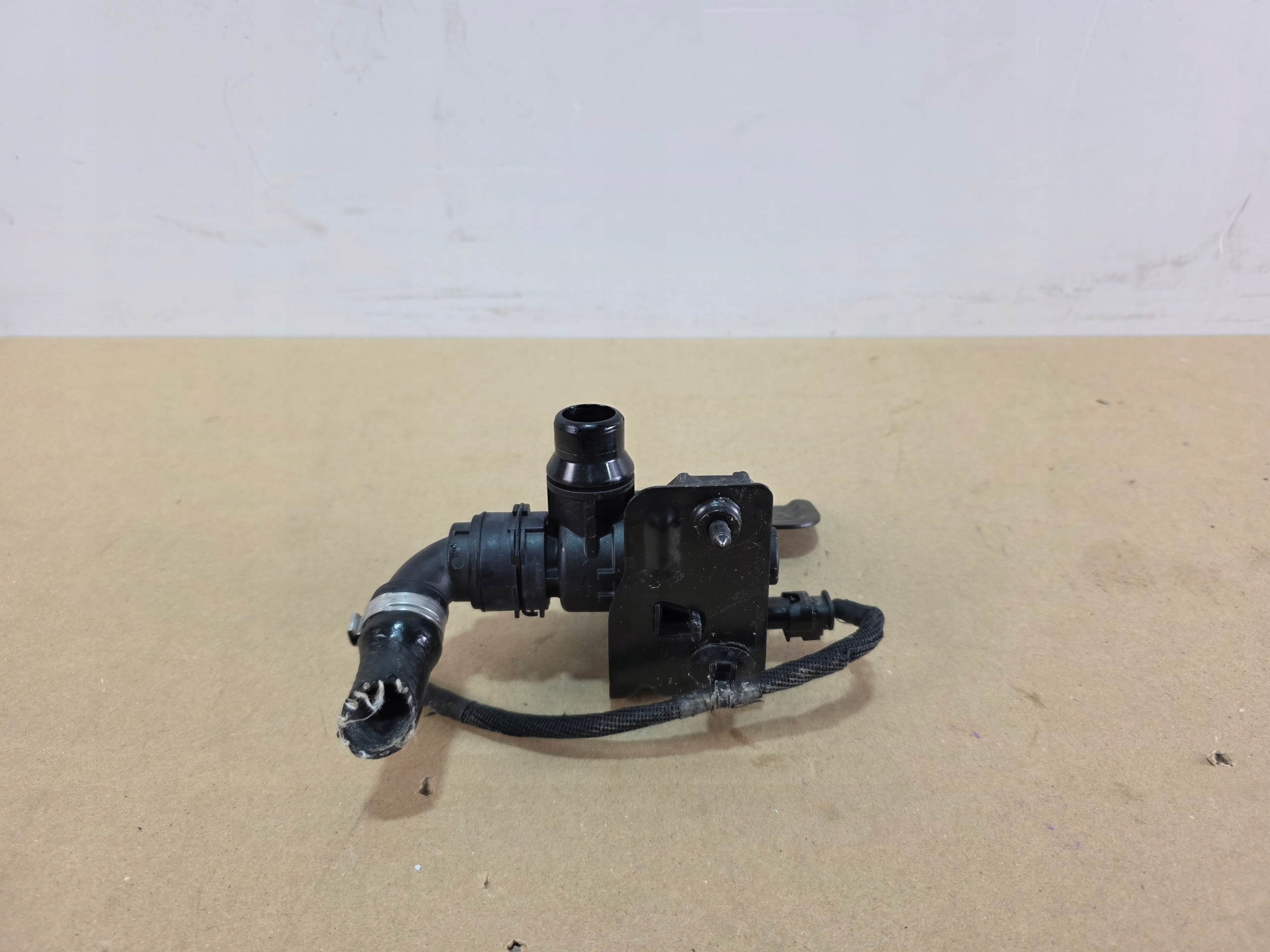 pumpa ventil vody BMW X1 U11 5A37571