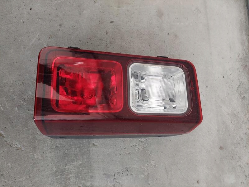 TRAFIC III VIVARO B LAMPKA LEWA ZDERZAKA TYŁ