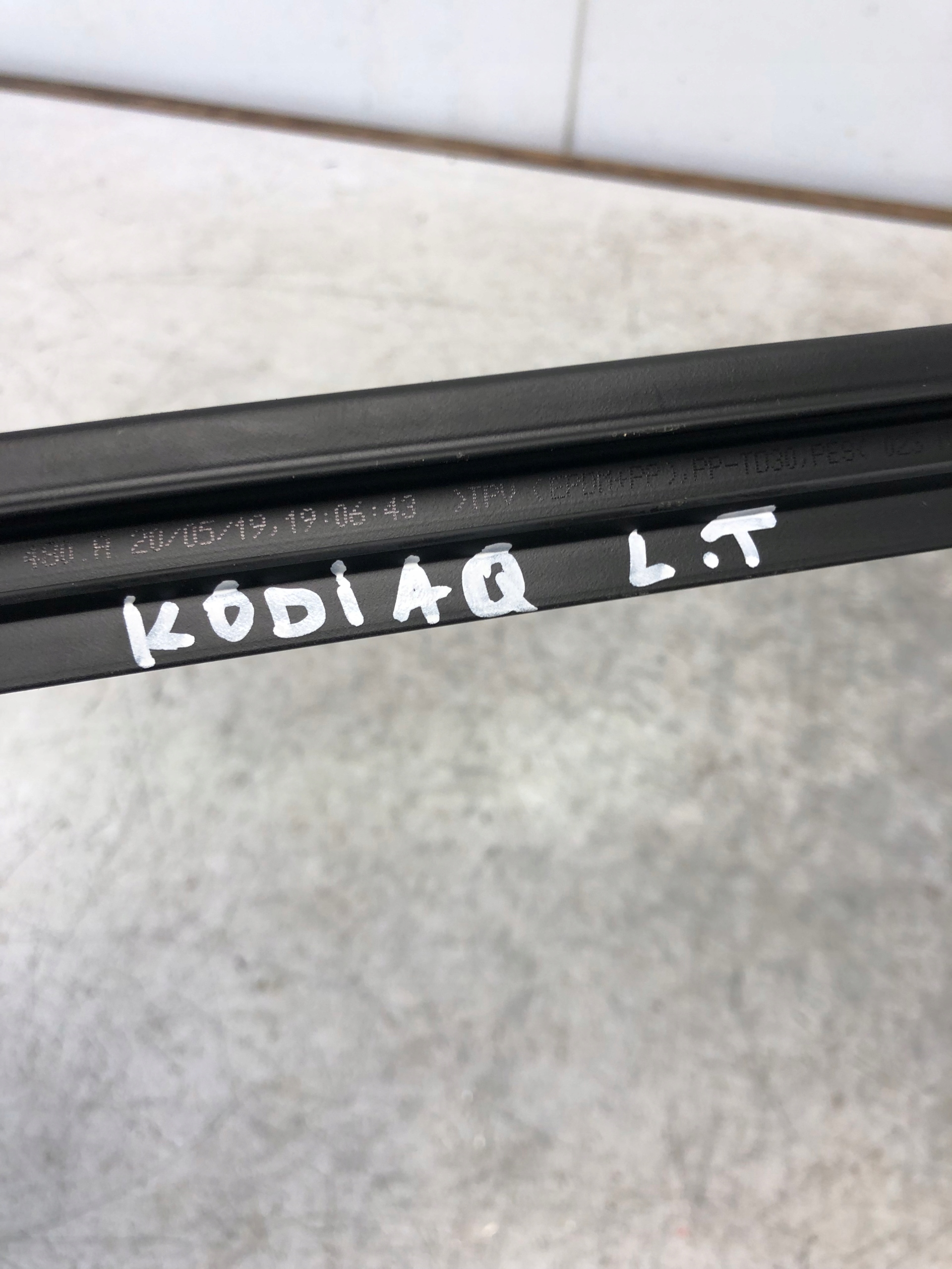 moulding windows left rear part SKODA KODIAQ 565839479A