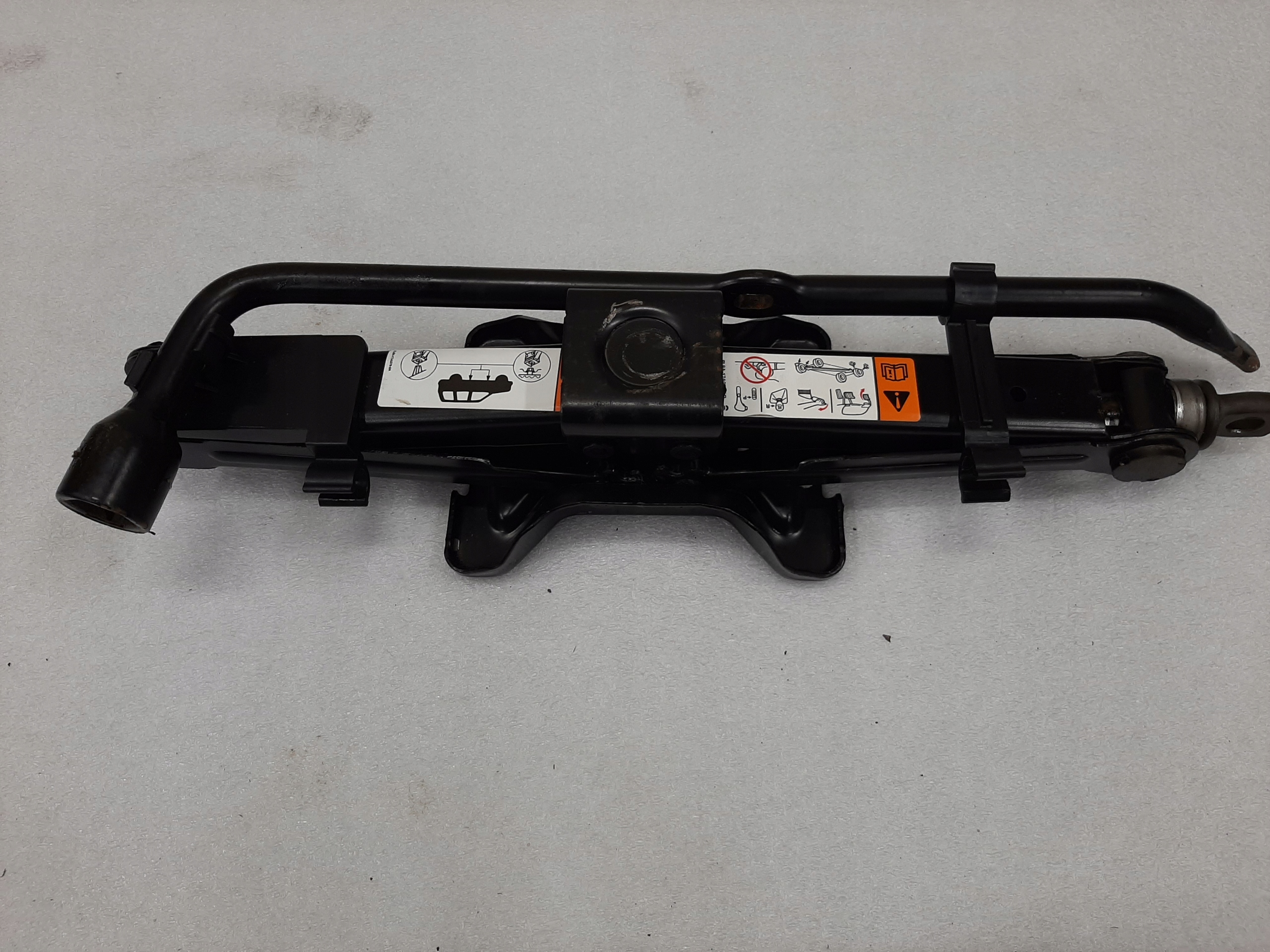 ДОМКРАТ FORD ESCAPE 8L8A-17A078-AB