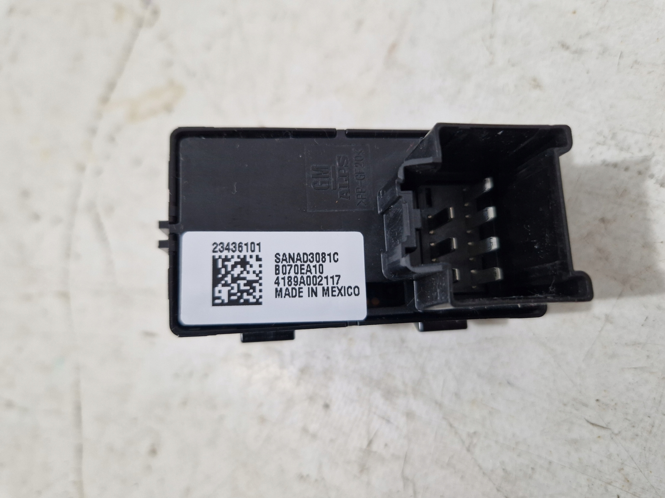 CADILLAC ESCALADE IV 2014 - switch PANEL button of the window 23436101