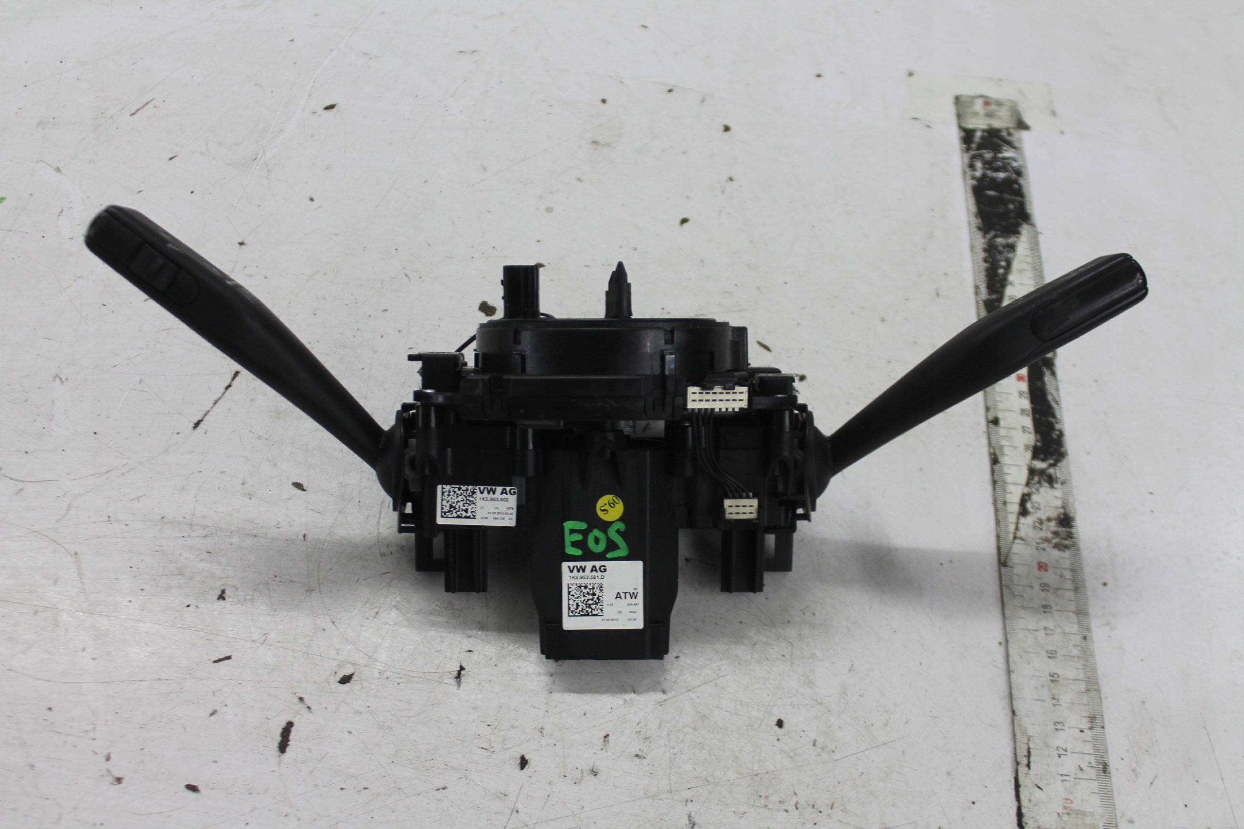steering wheel levers and controls ring 5K0953569A EOS 05-10