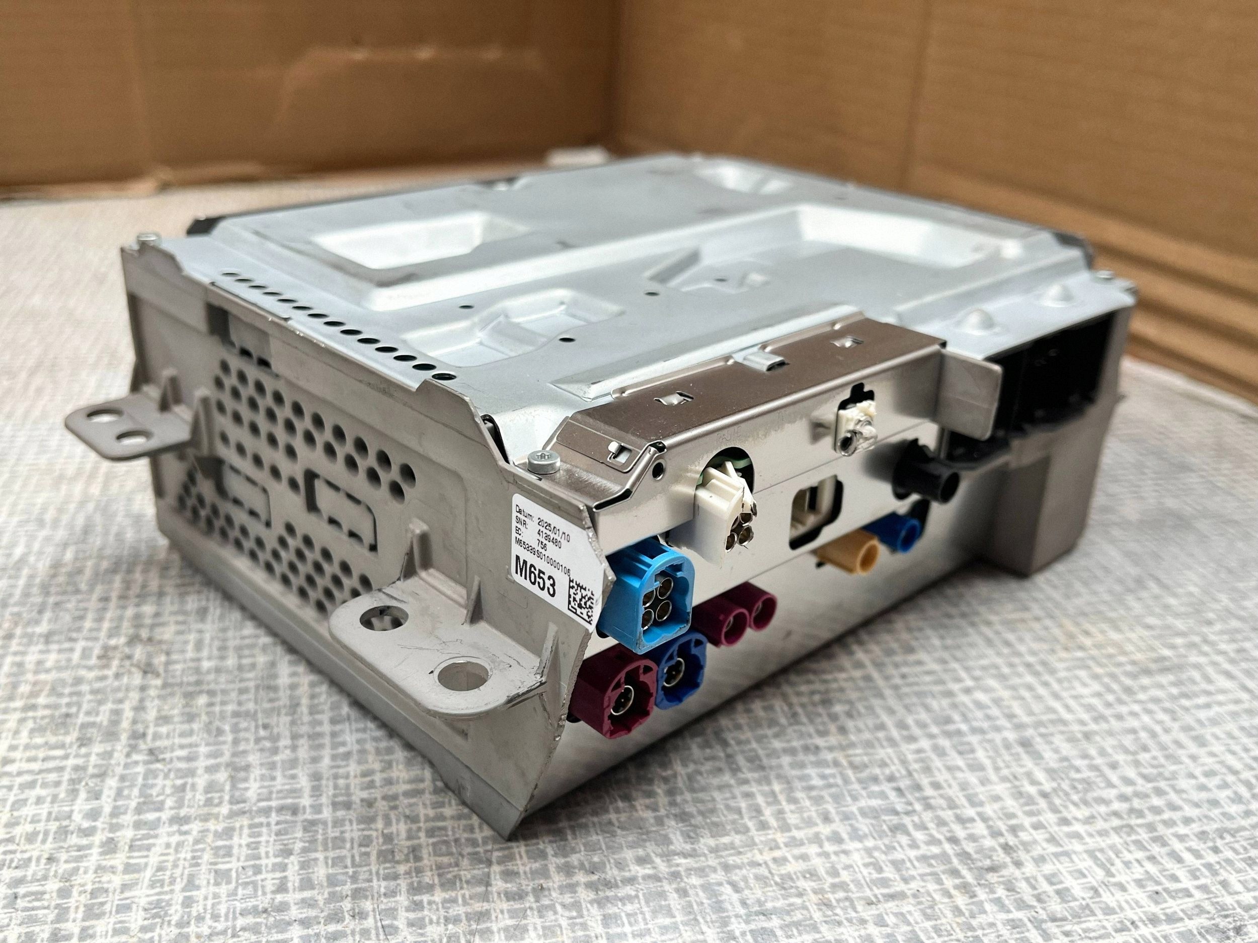 MERCEDES HEADUNIT RADIO NAVI + code 2979001826 A2979001826 @M