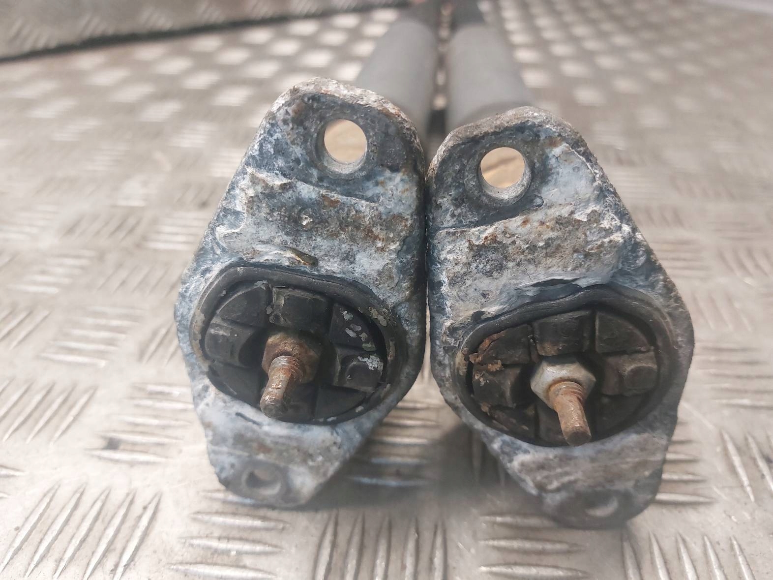 Stoßdämpfer heck KOMPLET FORD C-MAX und 343413