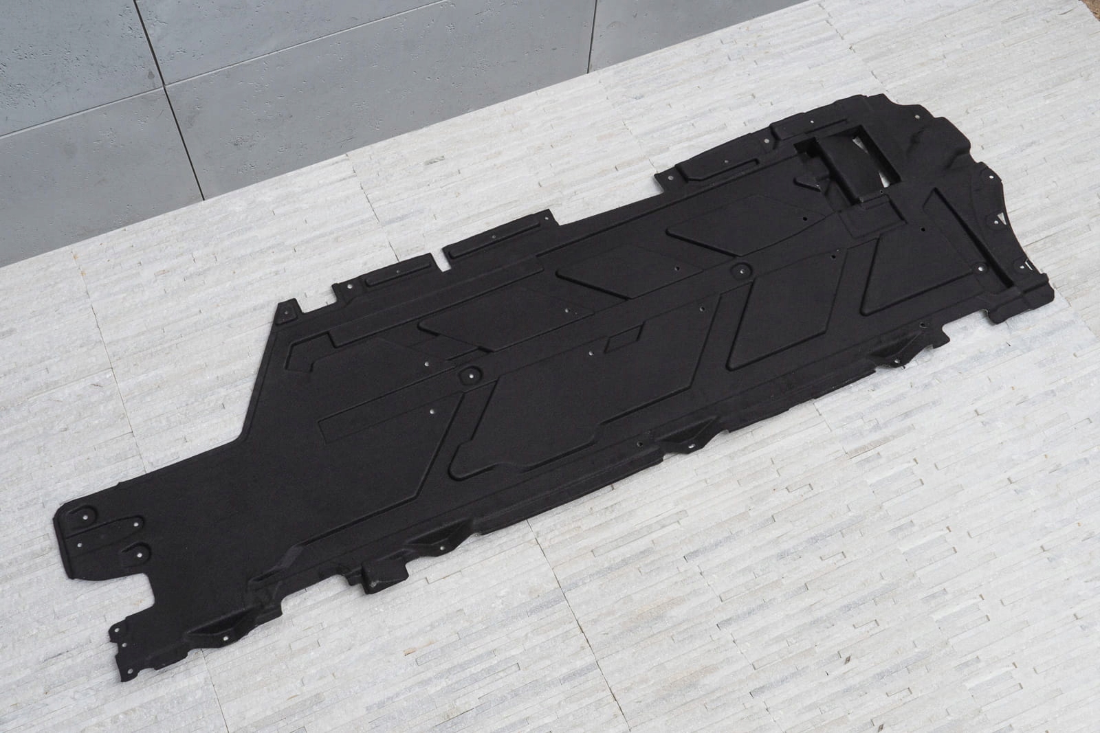 OSŁONA PODWOZIA LEWA MERCEDES CLA C118 W118 19- Strona zabudowy lewa