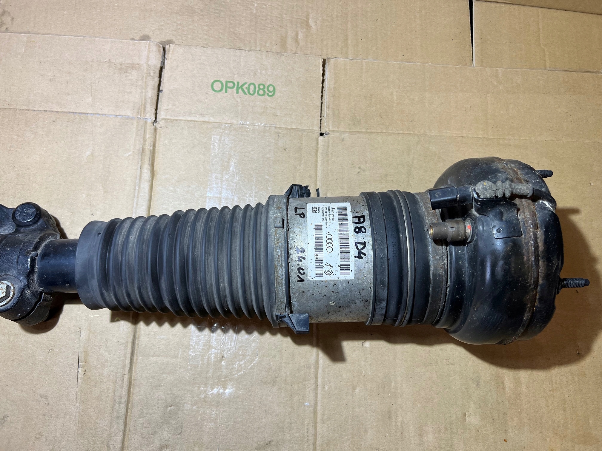 AUDI A8 D4 shock absorber PNEUMATYCZNY left front 4H0616039AD