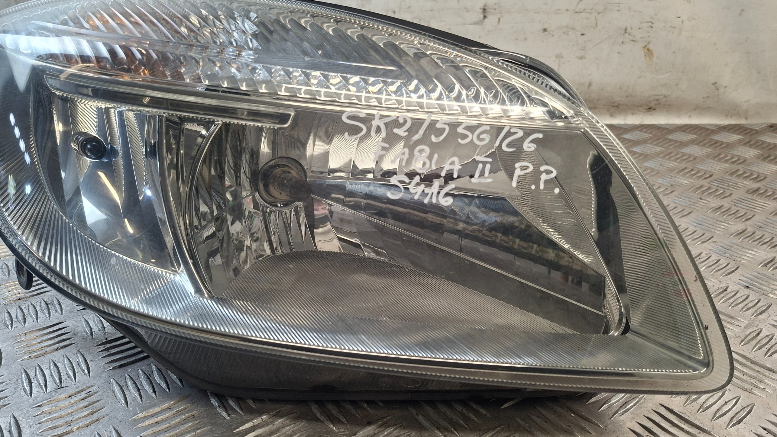 light right front SKODA FABIA II