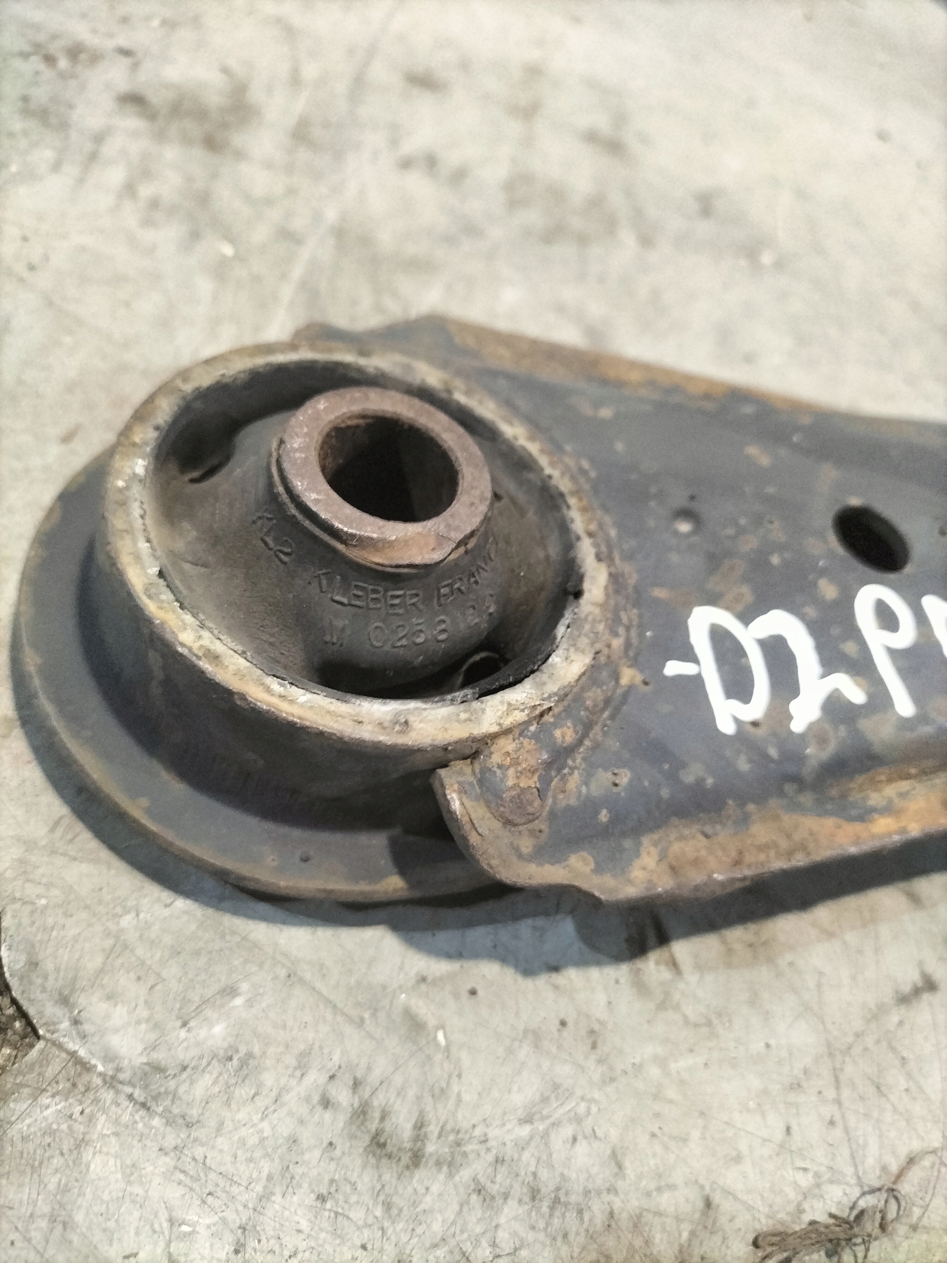 arm front right VW VOLKSWAGEN PASSAT B4