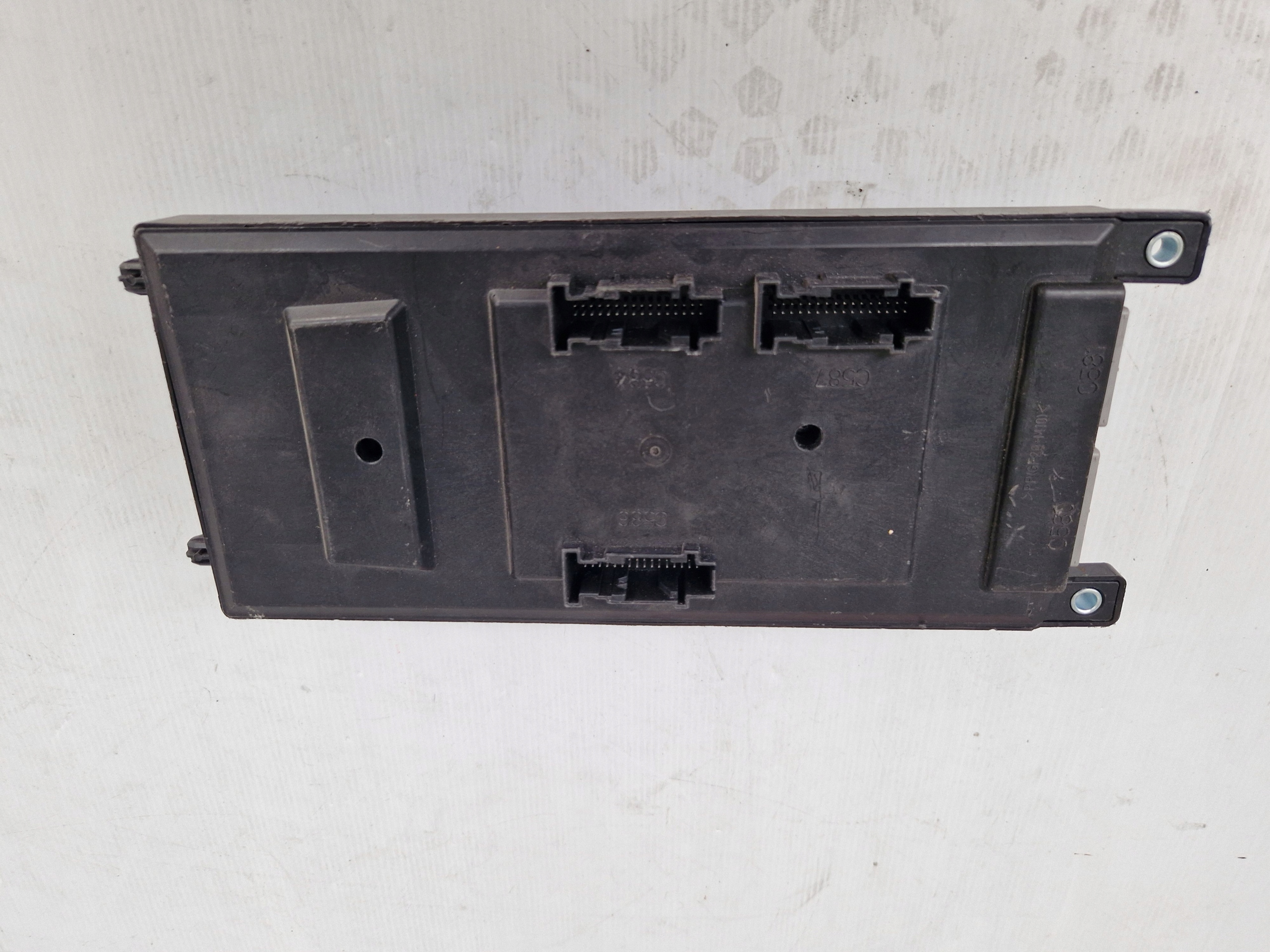 Range Rover - Moduł BSI skrzynka bezpieczników Numer katalogowy części EJ32-14F041-AC