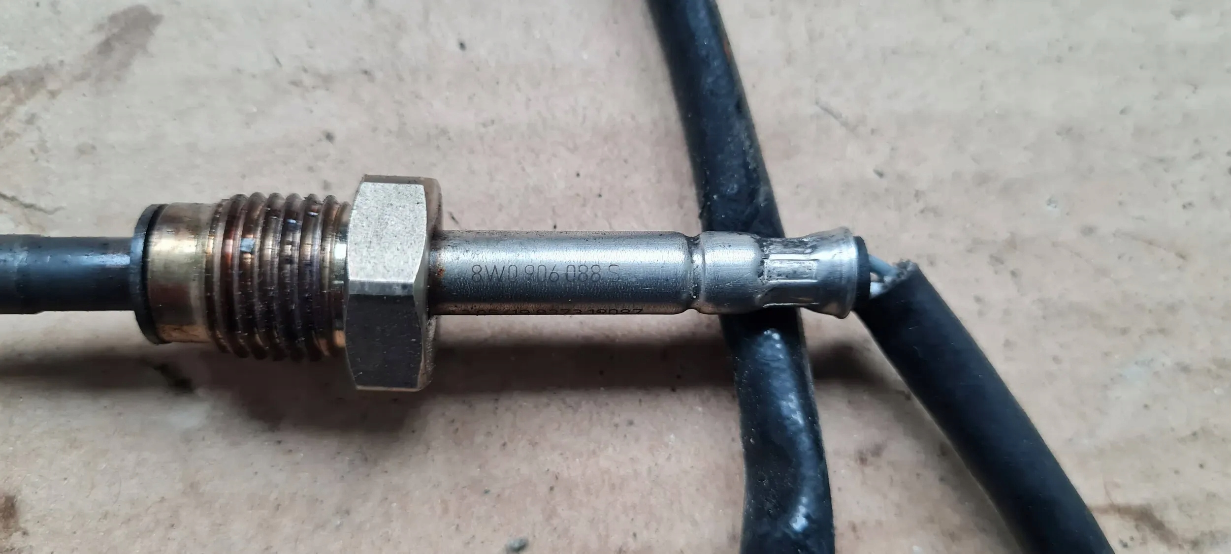 A4 B9 8W SENSOR TEMPERATURY GASE 8W0906088S Q5 80A 8W A5