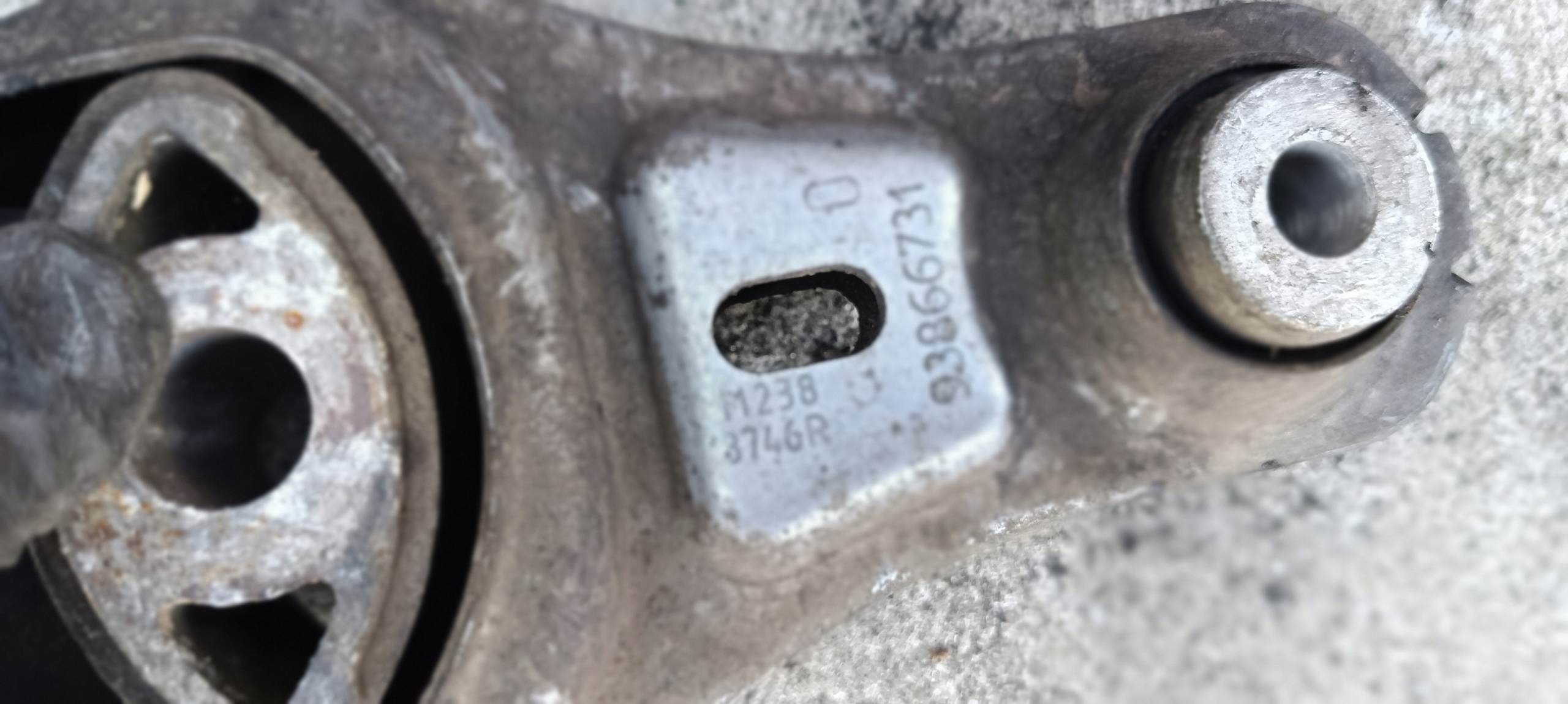 bracket engine mount 2.0D Vivaro B Trafic III Talento 112388746R 93866731
