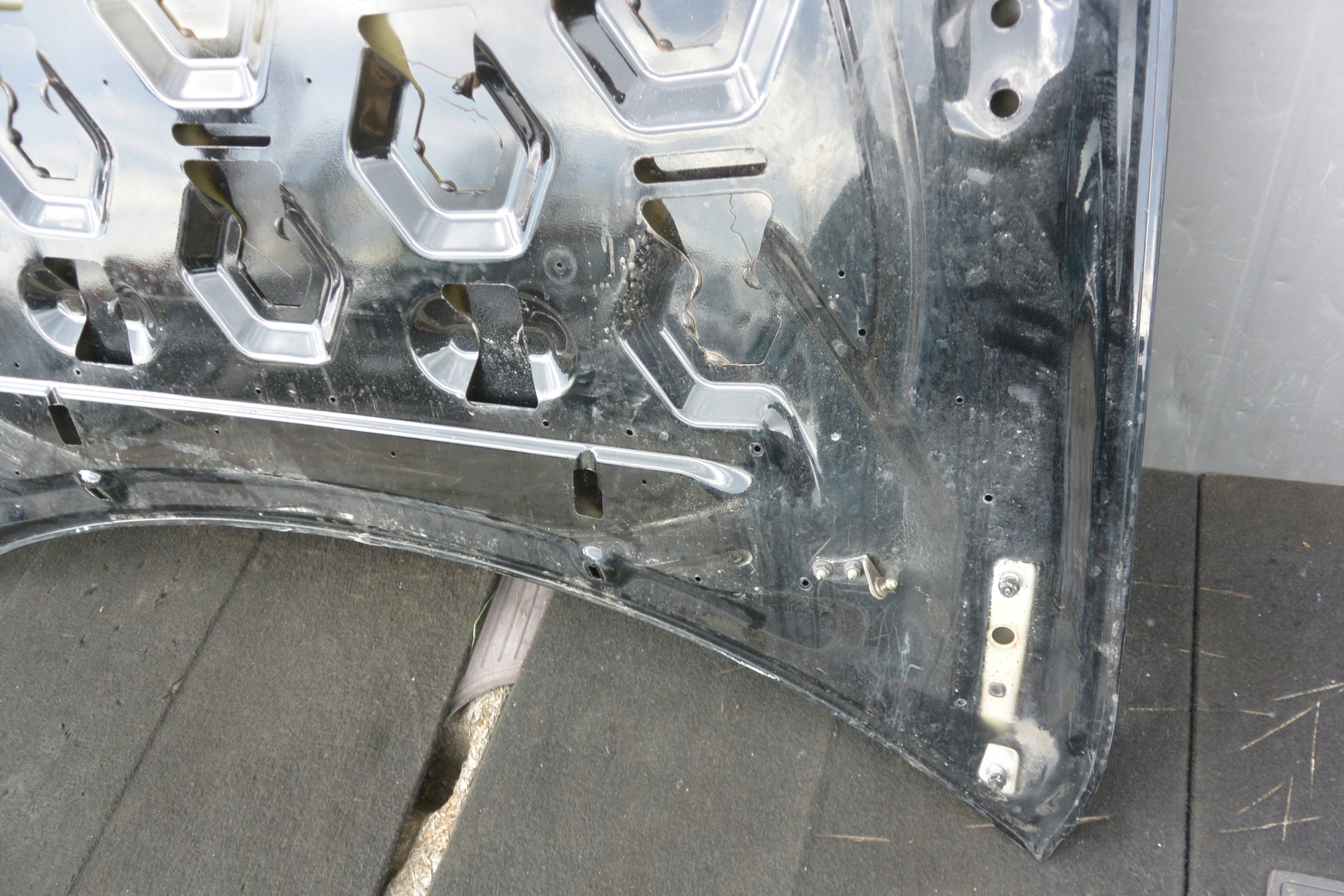 TESLA MODEL S 12- bonnet cover front