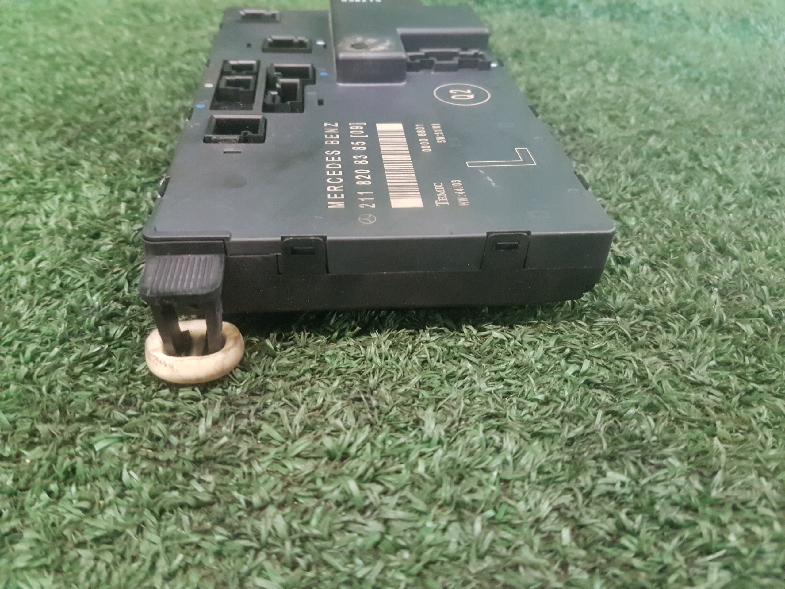 module control unit door left front MERCEDES-BENZ E-KLASA W211 2118208385