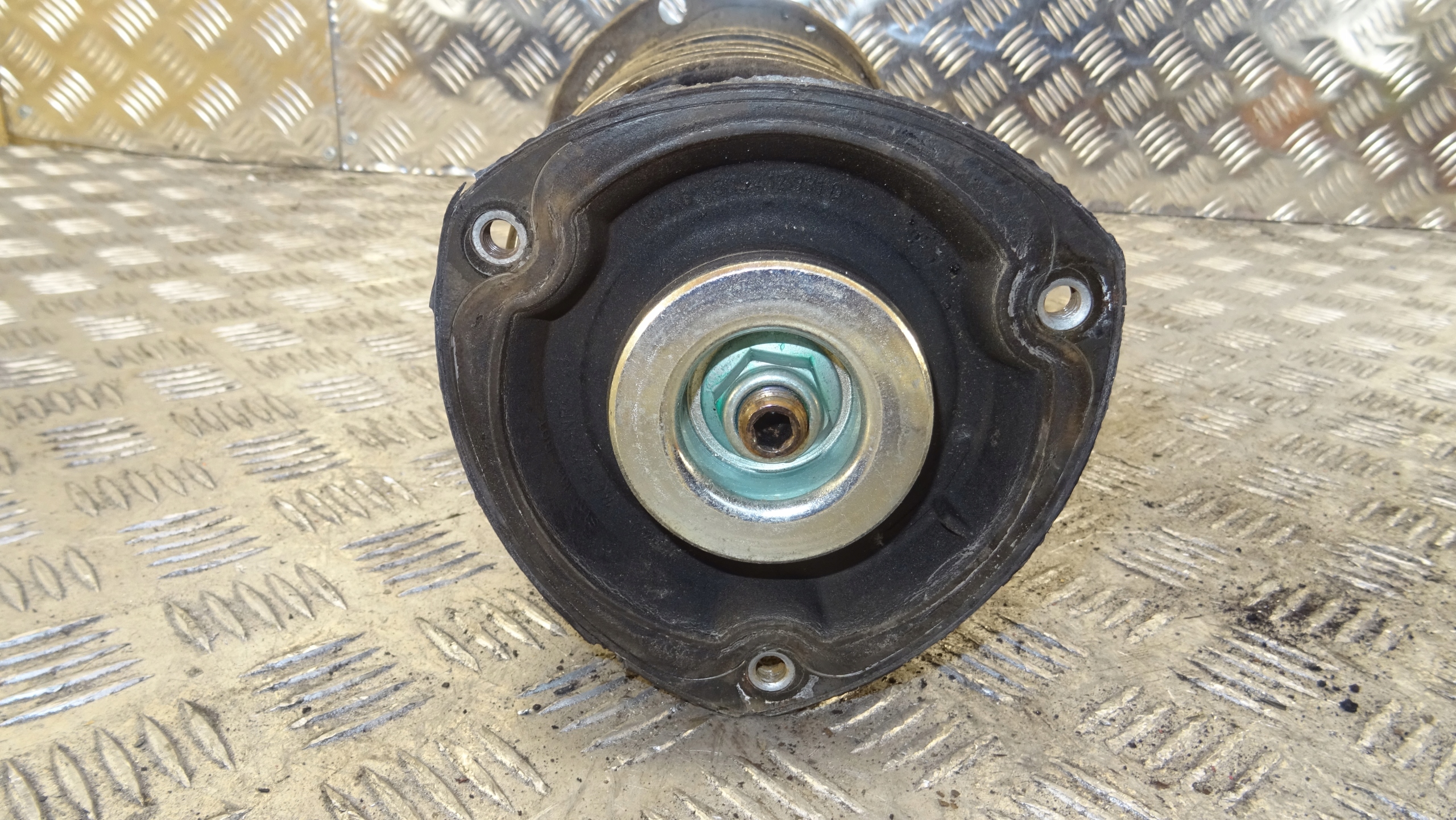Volkswagen OE 5Q0413023 FL Stoßdämpfer
