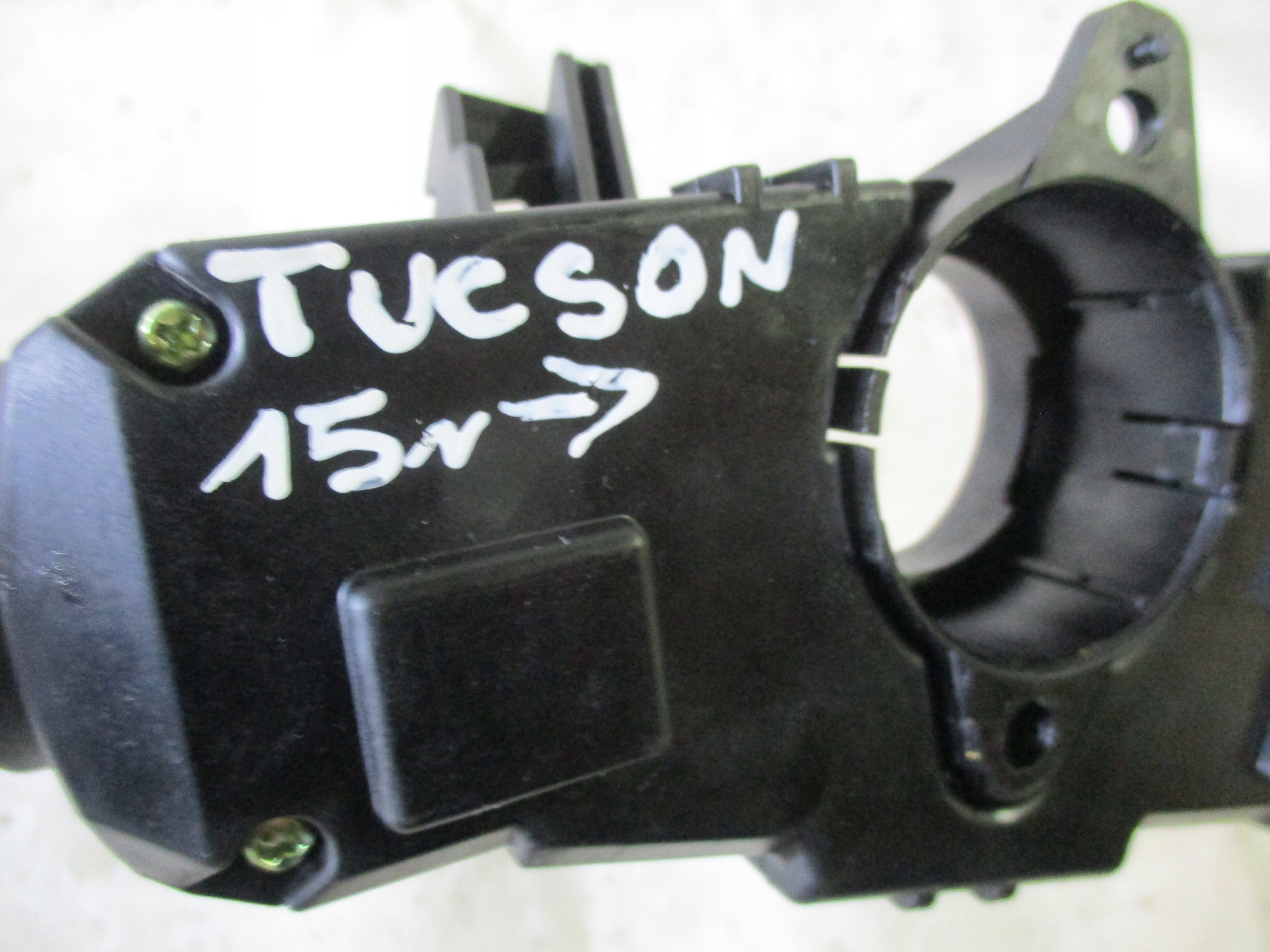 Devio leve volante Hyundai Tucson II 15r- 93403D7962